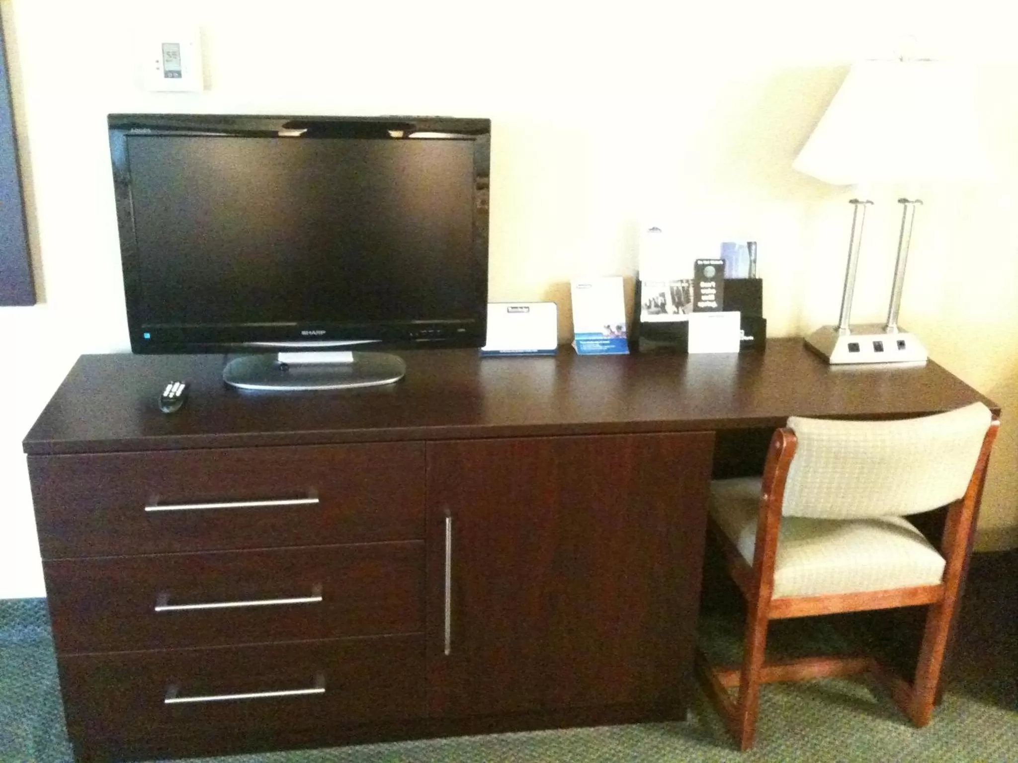 TV and multimedia in Travelodge by Wyndham Presidio San Francisco