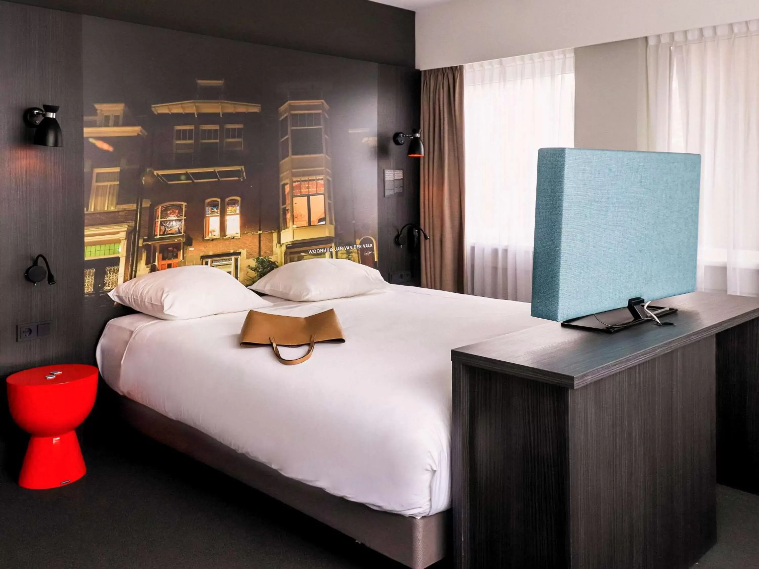 Photo of the whole room, Bed in Mercure Hotel Tilburg Centrum