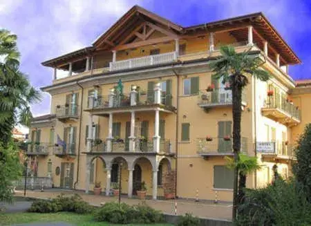 Facade/entrance, Property Building in Hotel Azalea