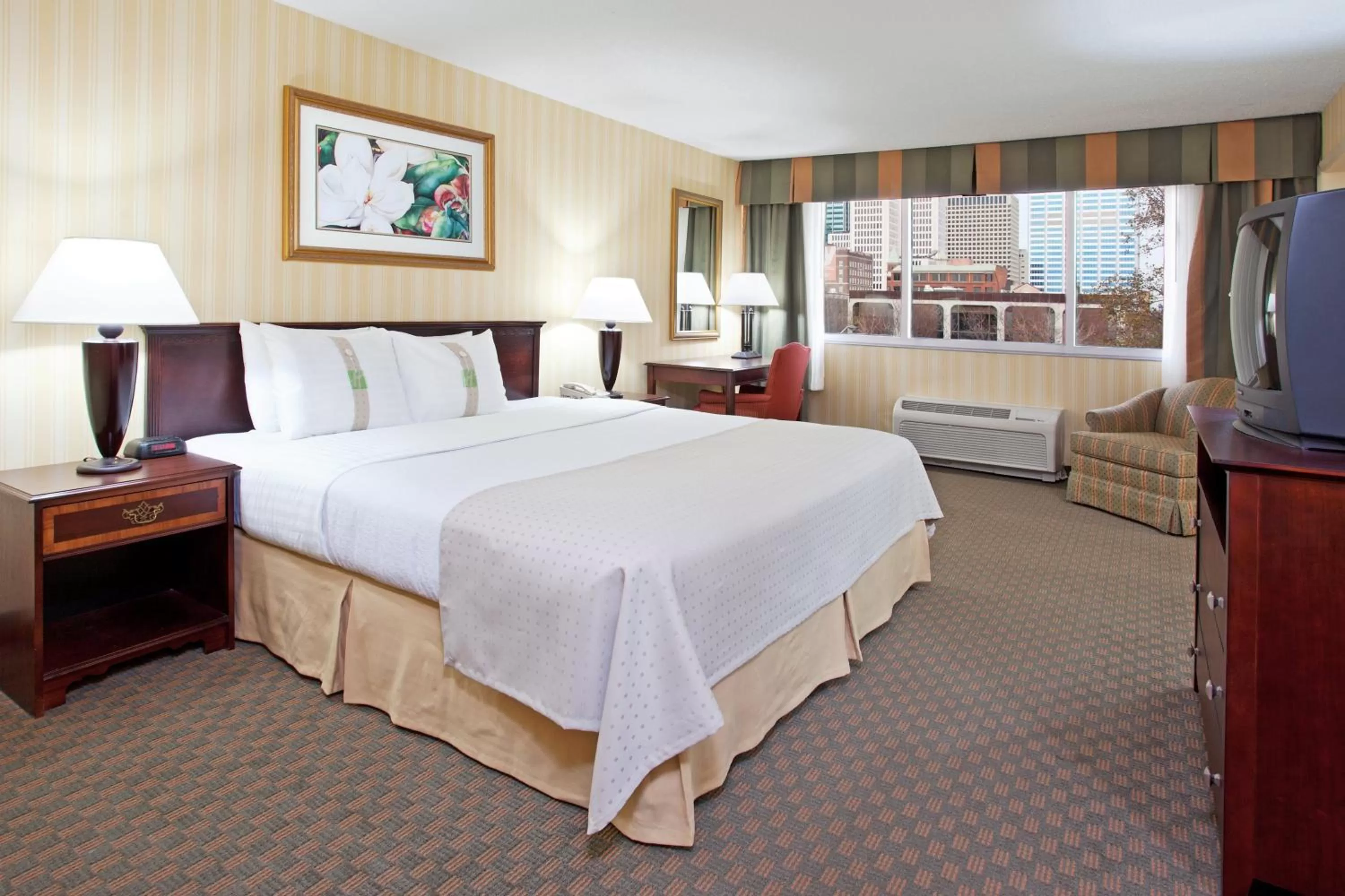 Photo of the whole room, Bed in Holiday Inn Columbus Dwtn-Capitol Square by IHG