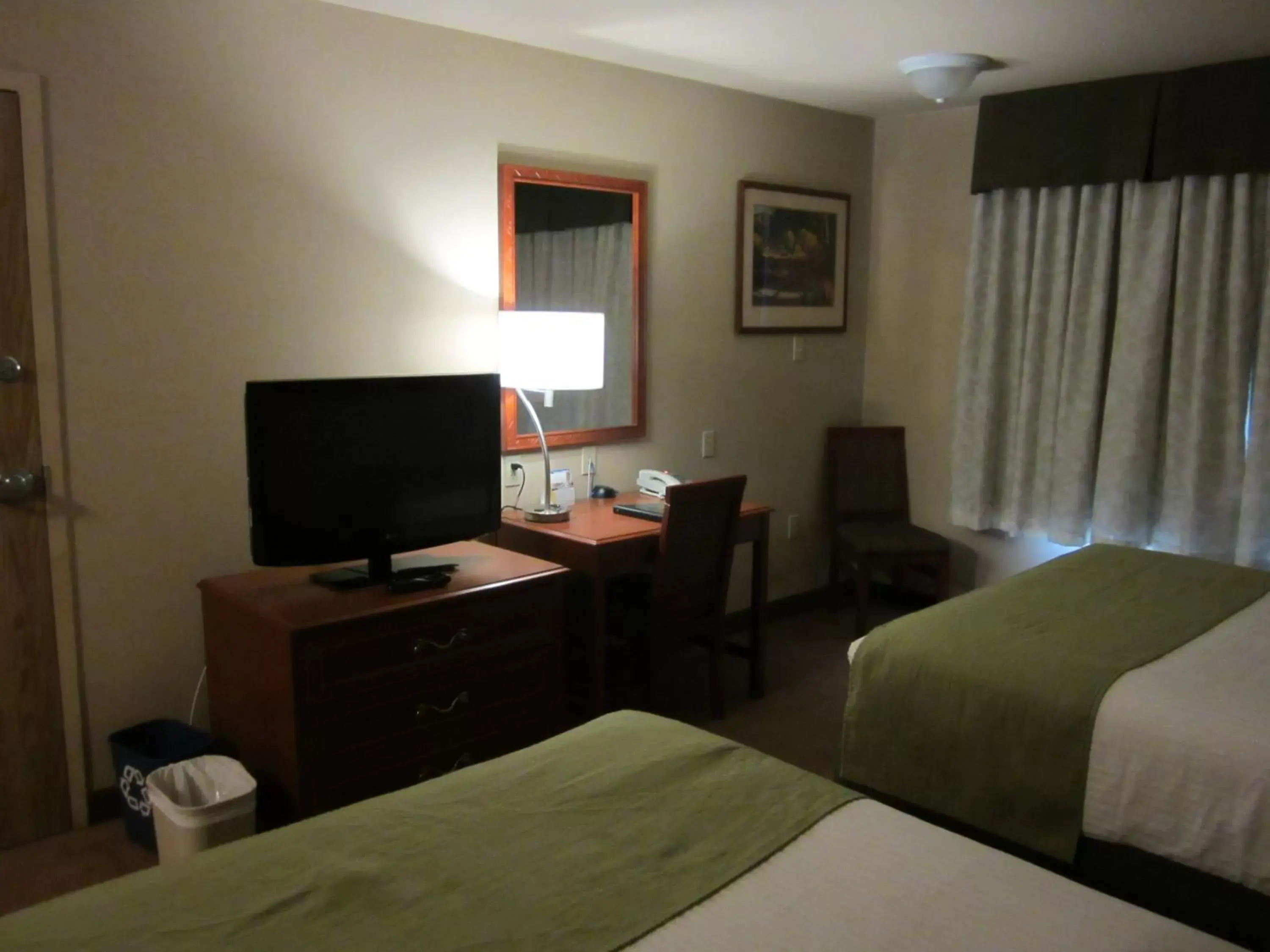 Bedroom, Bed in Super 8 by Wyndham Fort St. John BC