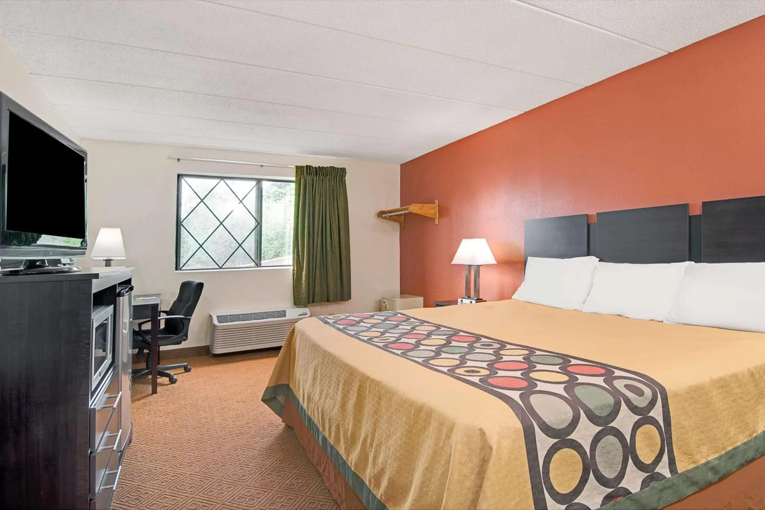 Photo of the whole room, Bed in Super 8 by Wyndham Stamford/New York City Area