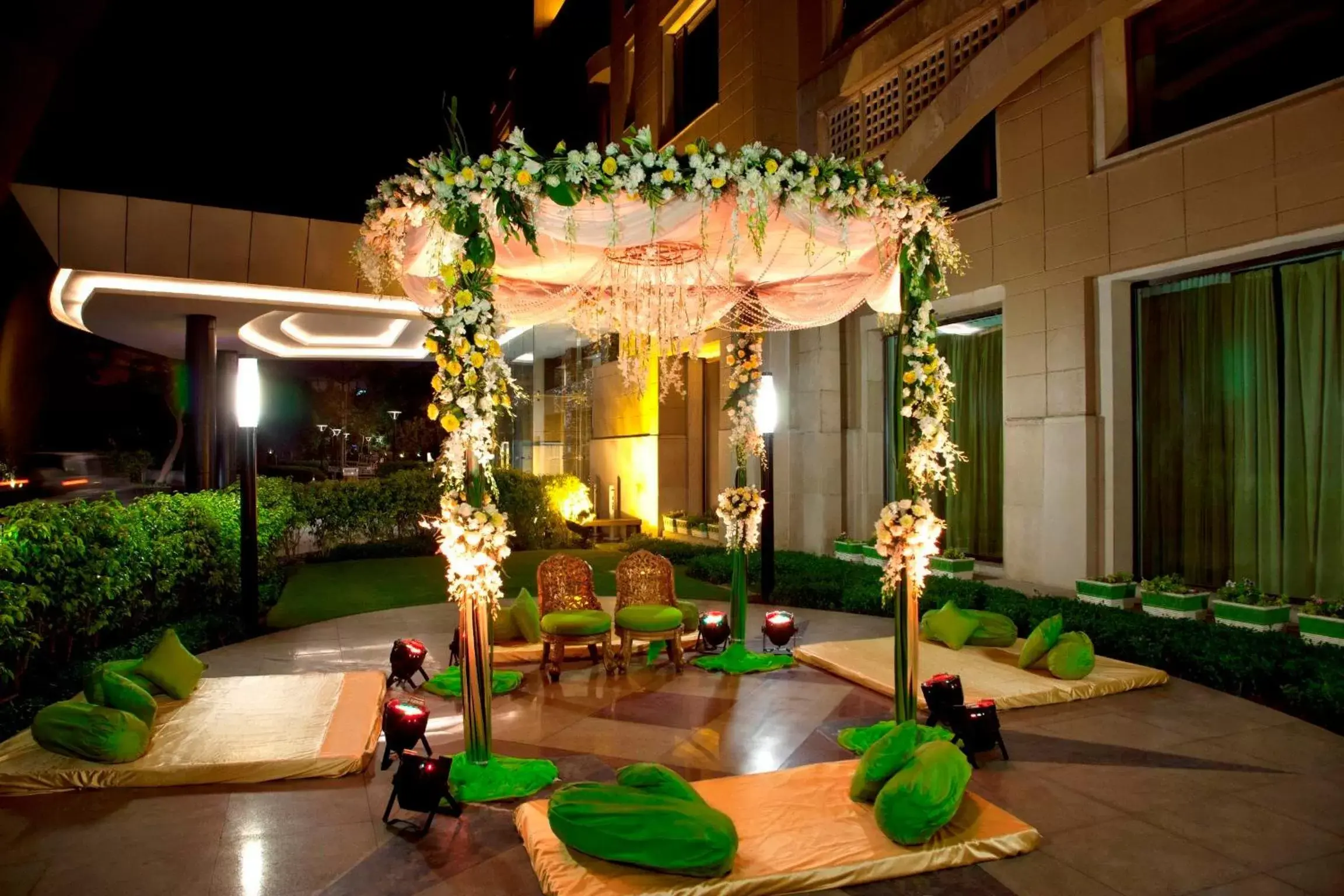 Facade/entrance in Radisson Blu Plaza Delhi Airport