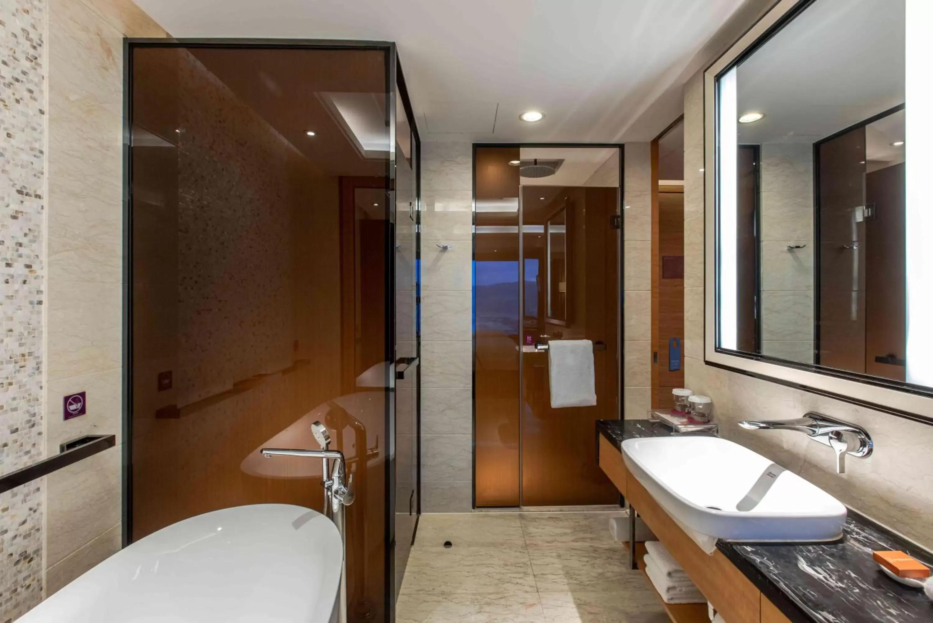 Shower, Bathroom in Crowne Plaza Hotel Lanzhou, an IHG Hotel