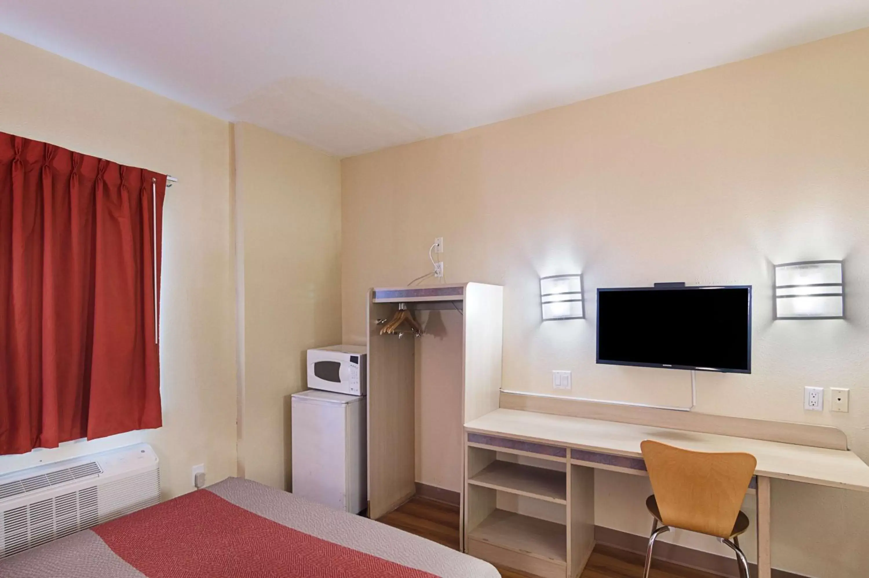 TV and multimedia, TV/Entertainment Center in Motel 6-Terrell, TX