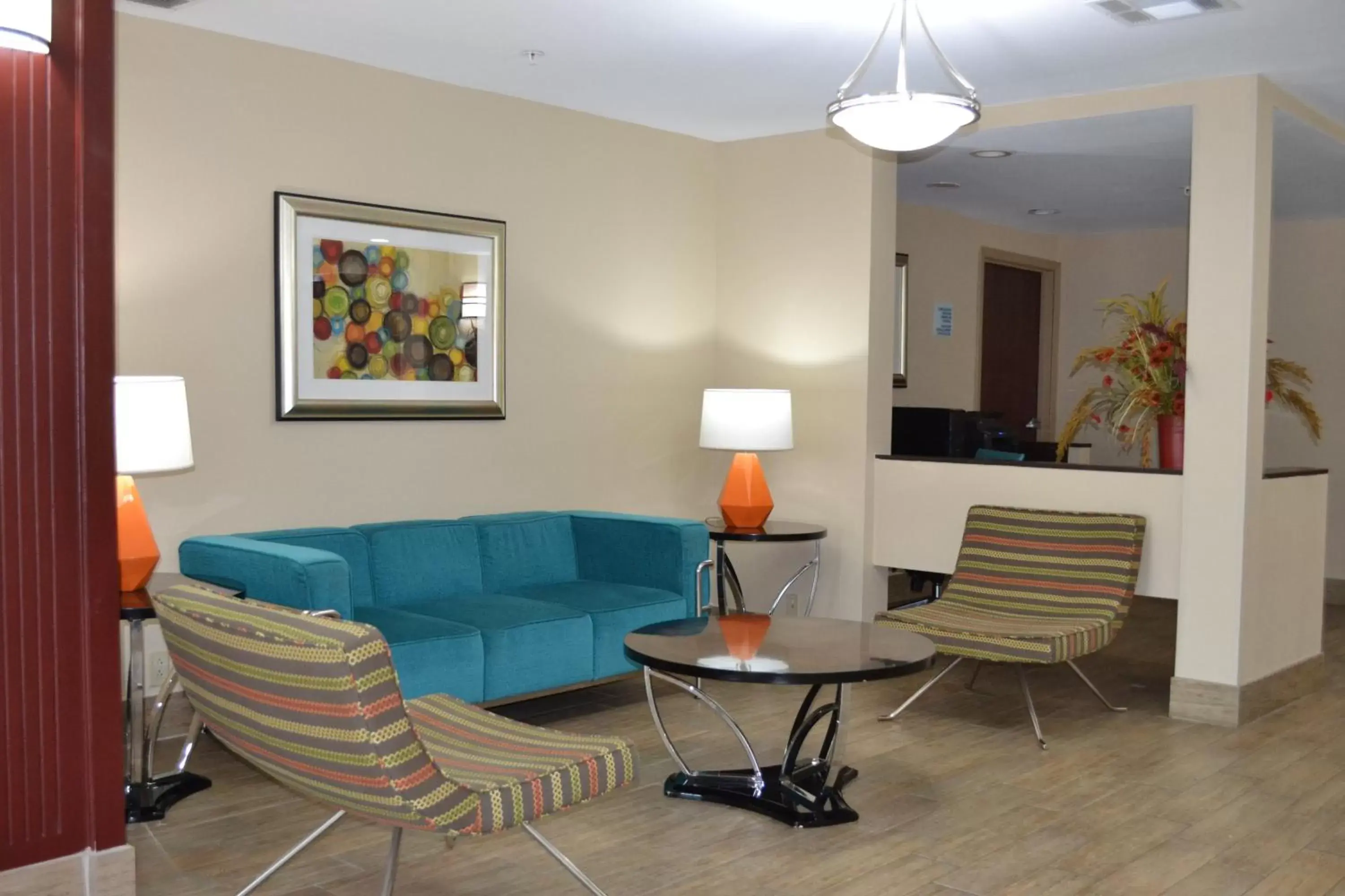 Lobby or reception, Seating Area in Holiday Inn Express Hotel & Suites Gainesville, an IHG Hotel