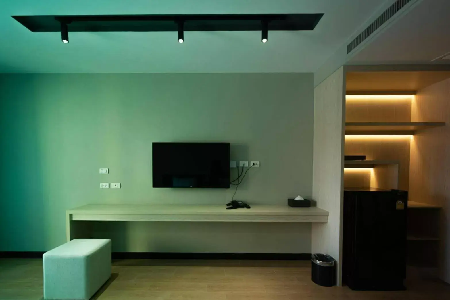 Photo of the whole room, TV/Entertainment Center in Lewit Hotel Pattaya, a member of Radisson Individuals