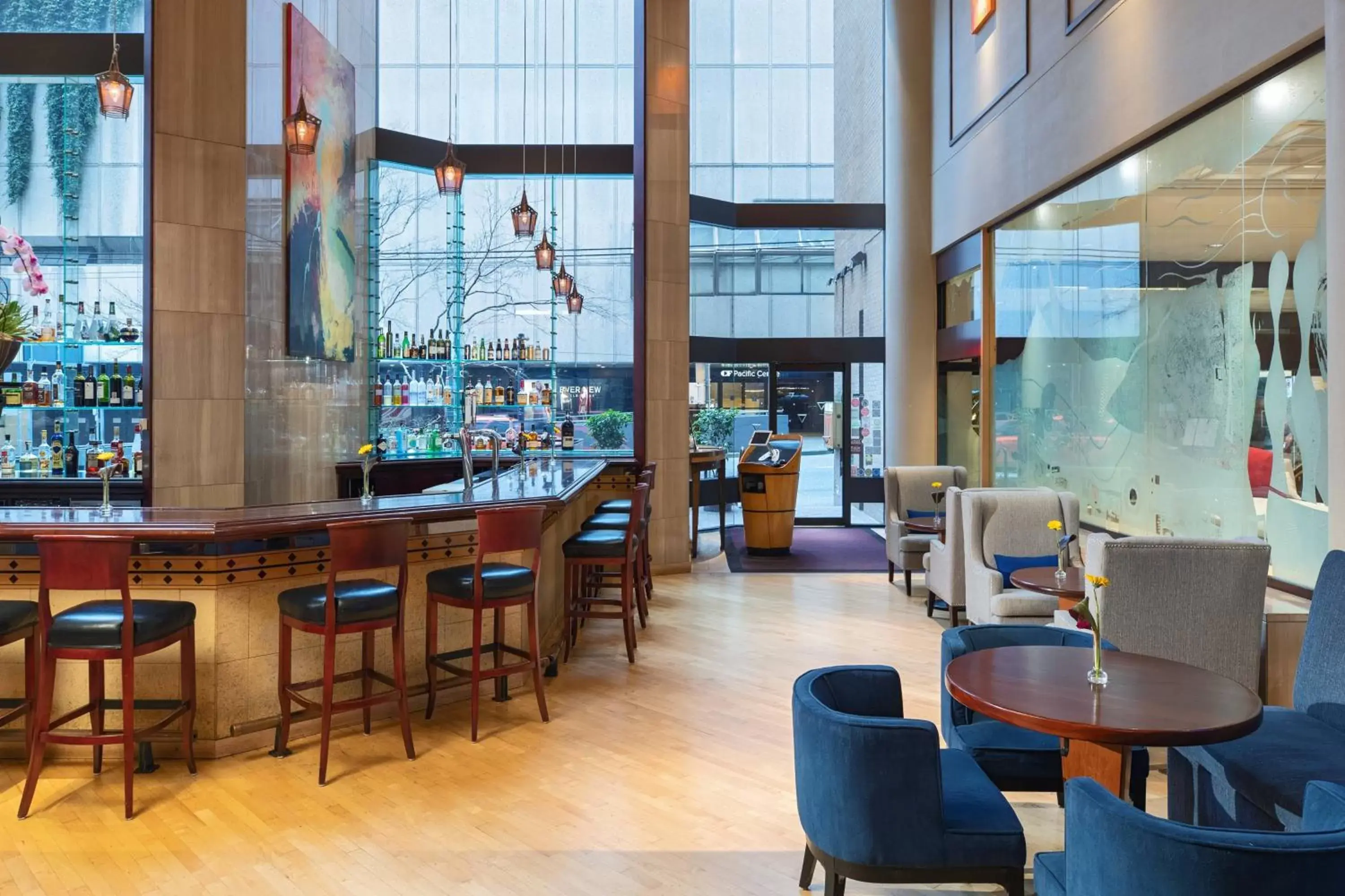 Restaurant/places to eat, Lounge/Bar in Metropolitan Hotel Vancouver