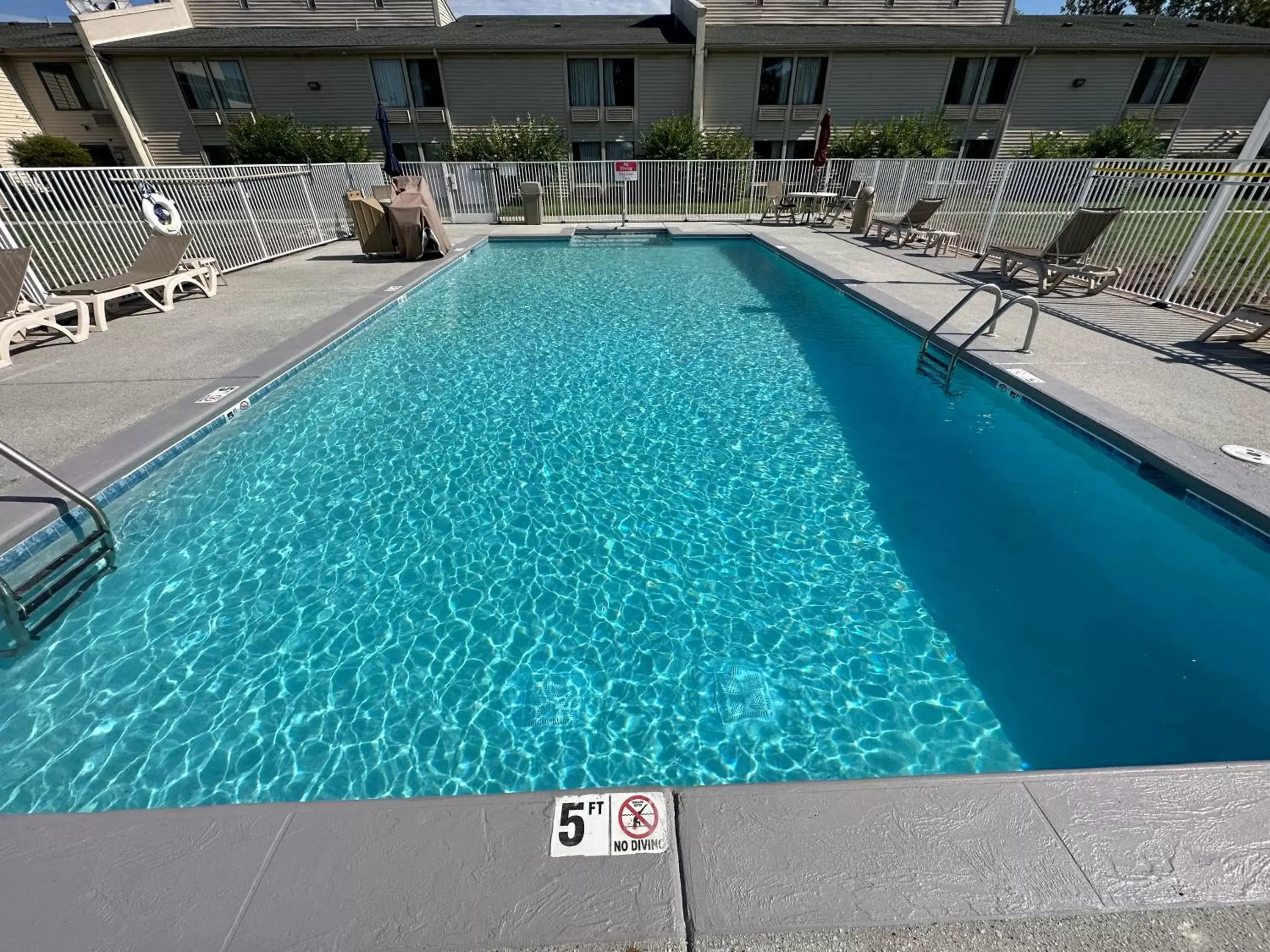 Swimming Pool in Motel 6-Greensboro, NC - Airport