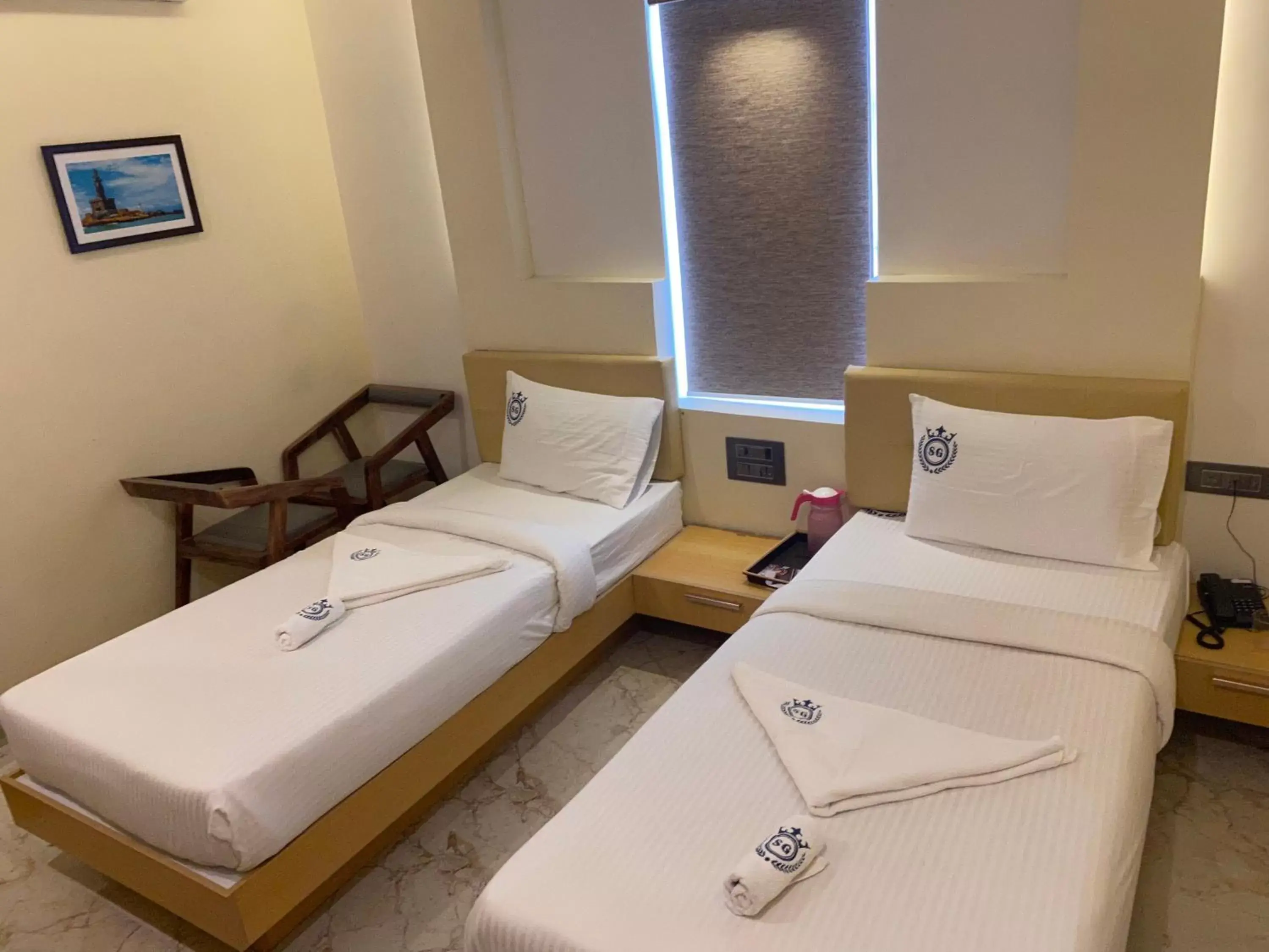 Economy Twin Room in Hotel Sangeeth Palace Economy Twin Room in Hotel Sangeeth Palace