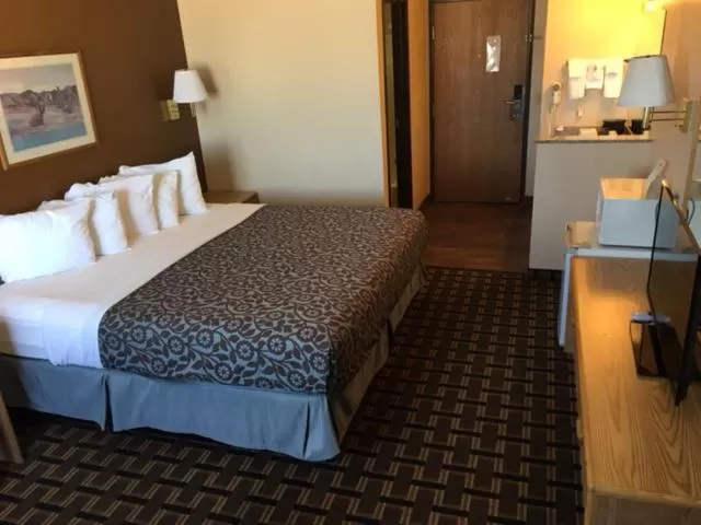 Bed in Days Inn by Wyndham Hurricane/Zion National Park Area