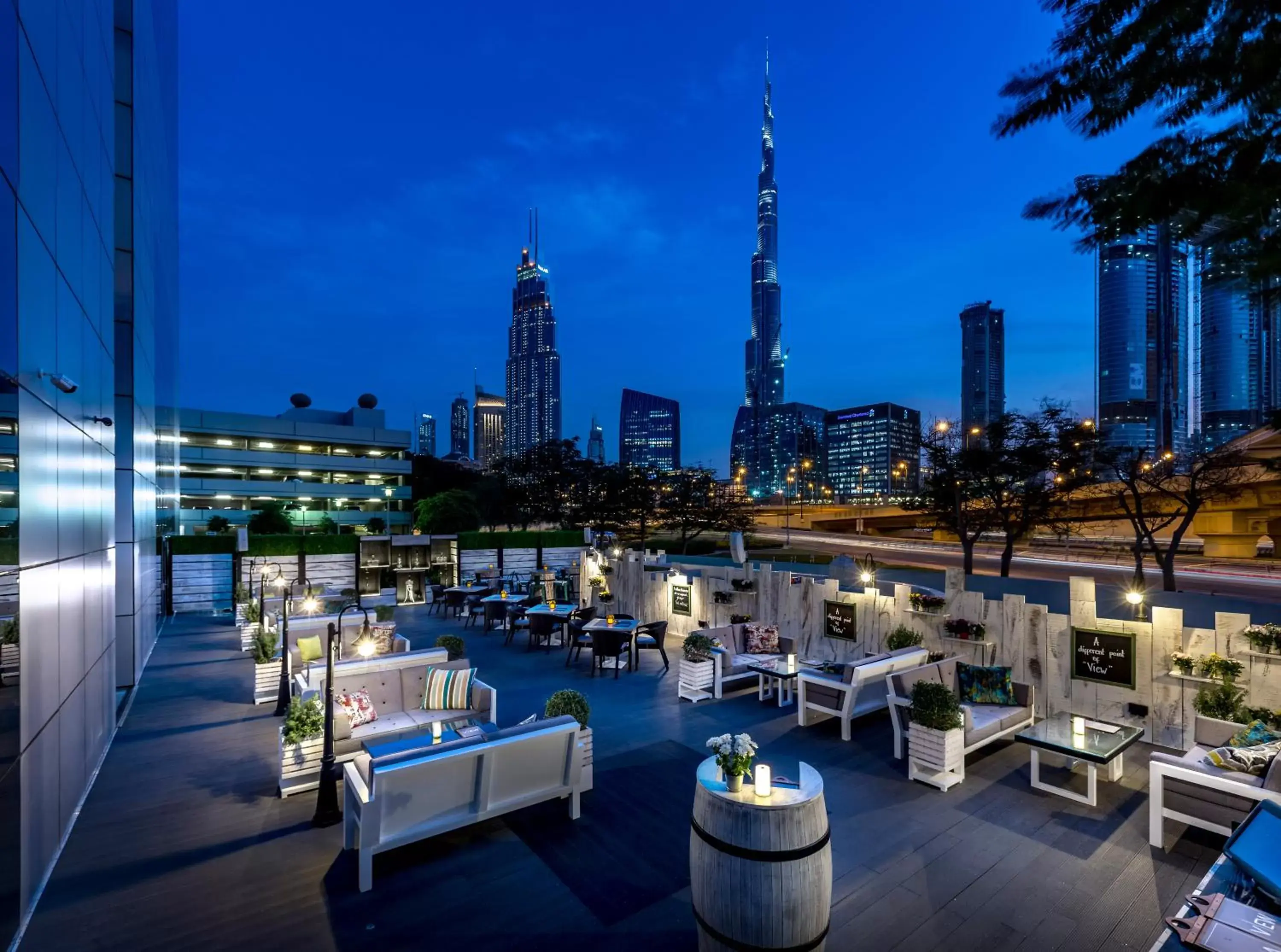 Lounge or bar in Dusit Thani Dubai