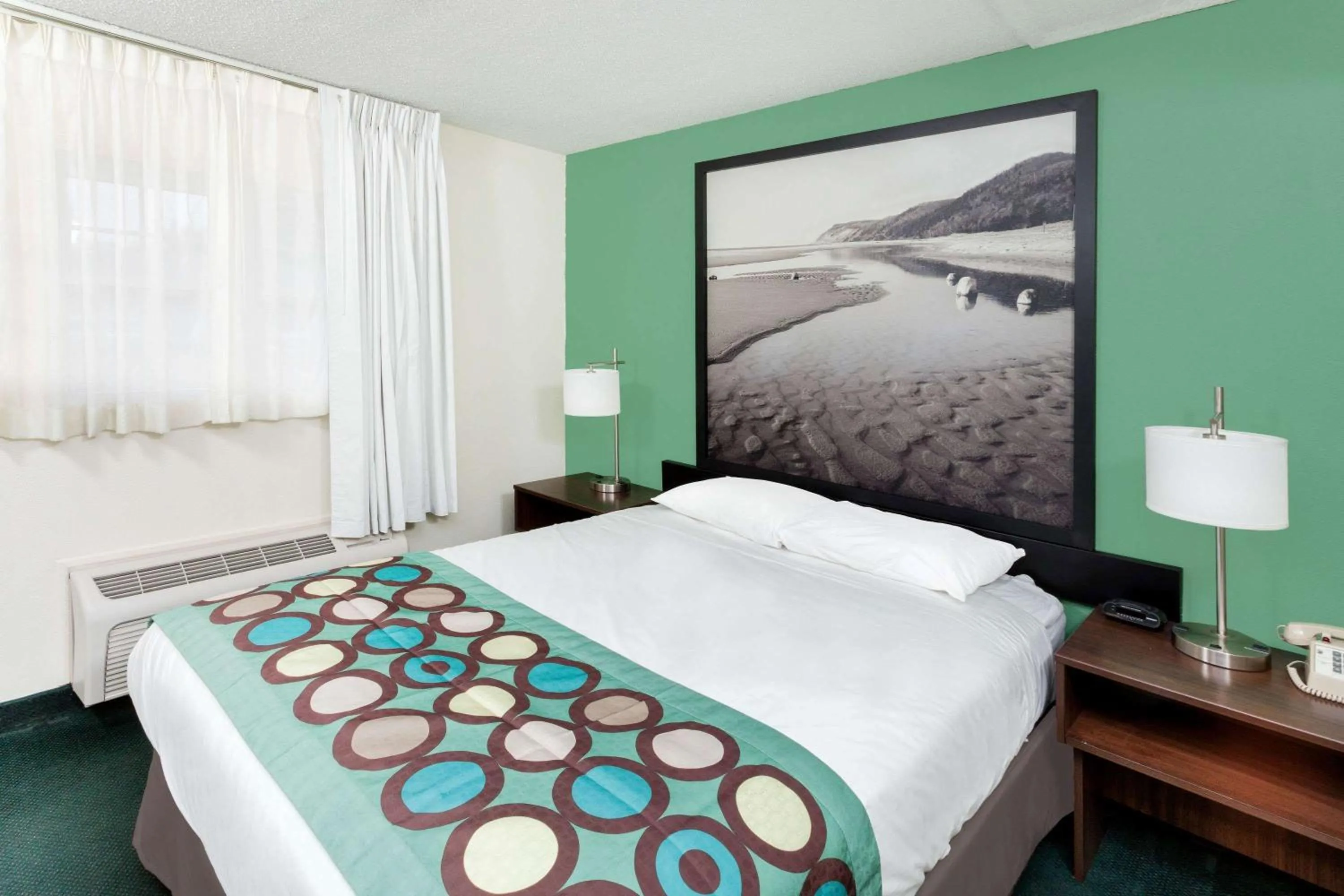 Photo of the whole room in Super 8 by Wyndham Stevensville St Joseph