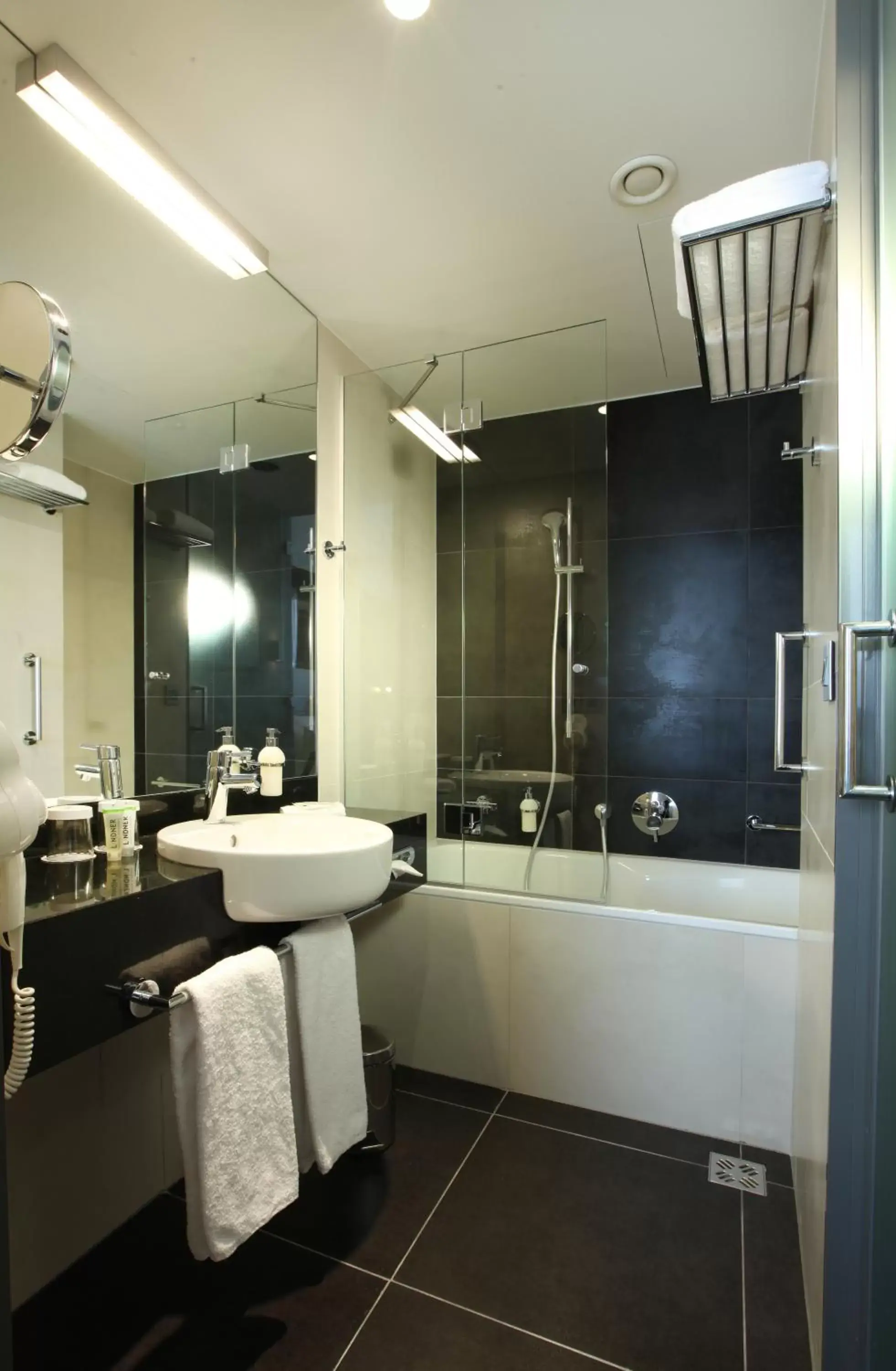 Bathroom in Lindner Hotel Bratislava, part of JdV by Hyatt