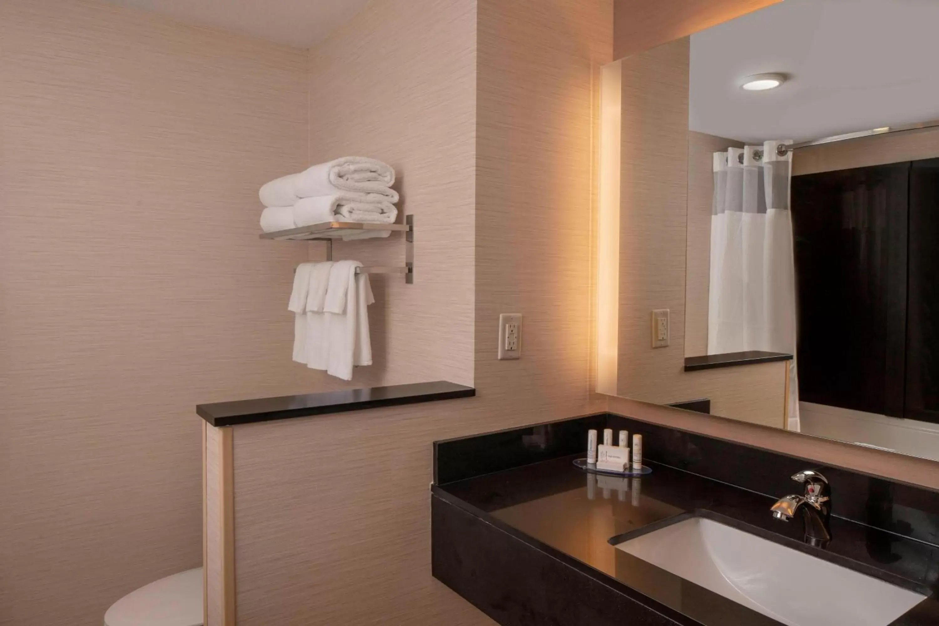 Bathroom in Fairfield Inn & Suites by Marriott Batesville