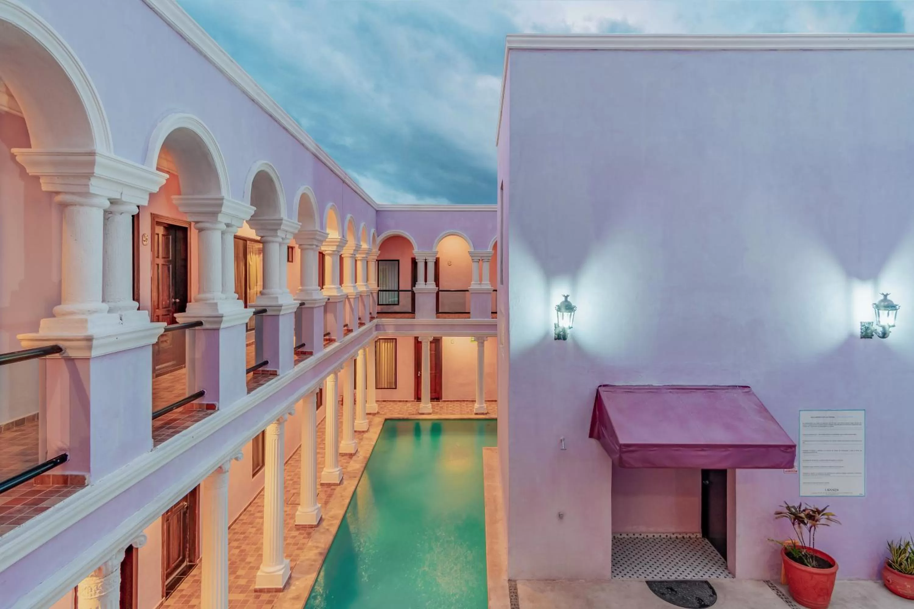 Swimming pool in Hotel Lavanda CAS Merida