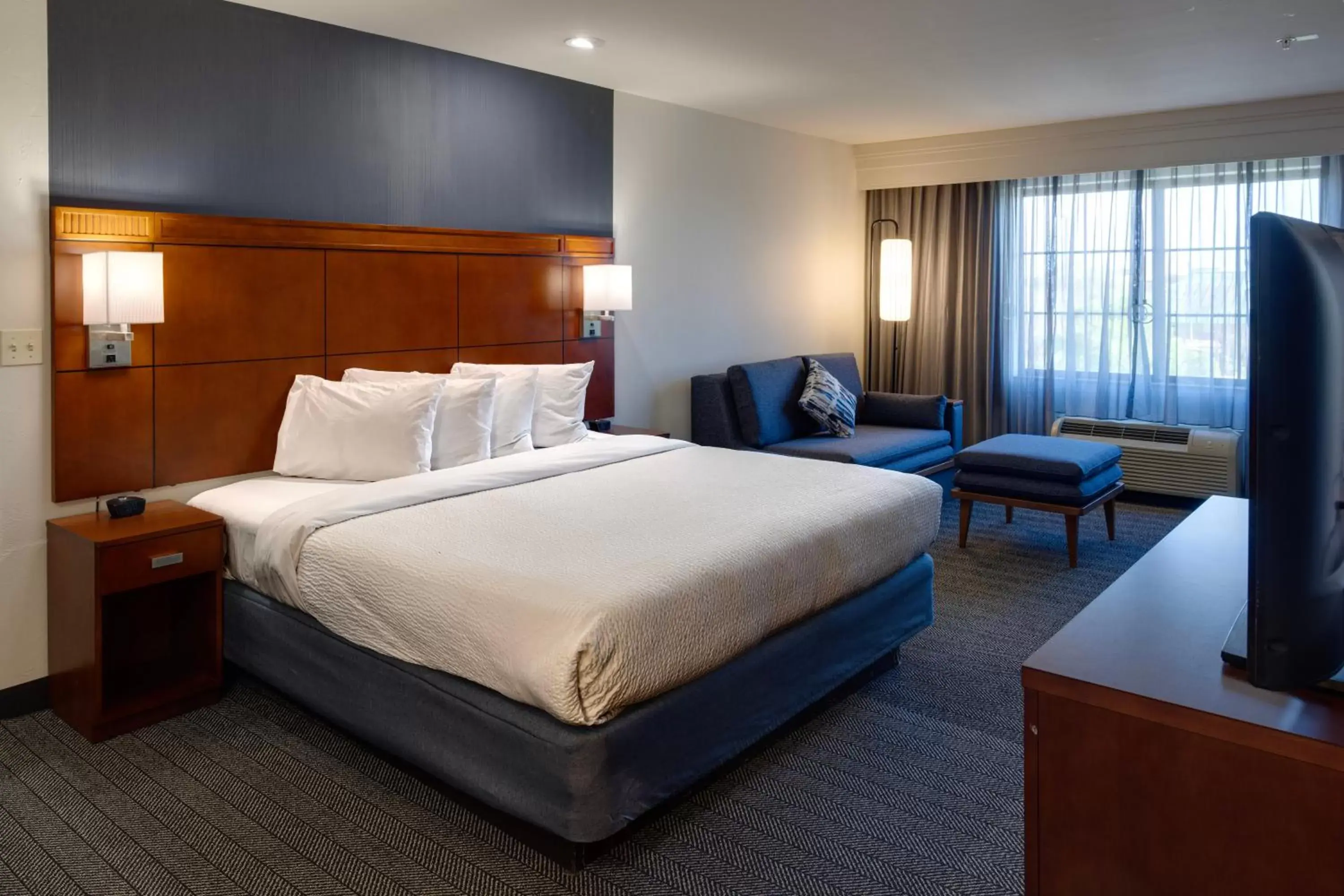 Guests, Bed in Courtyard by Marriott Oklahoma City North/Quail Springs