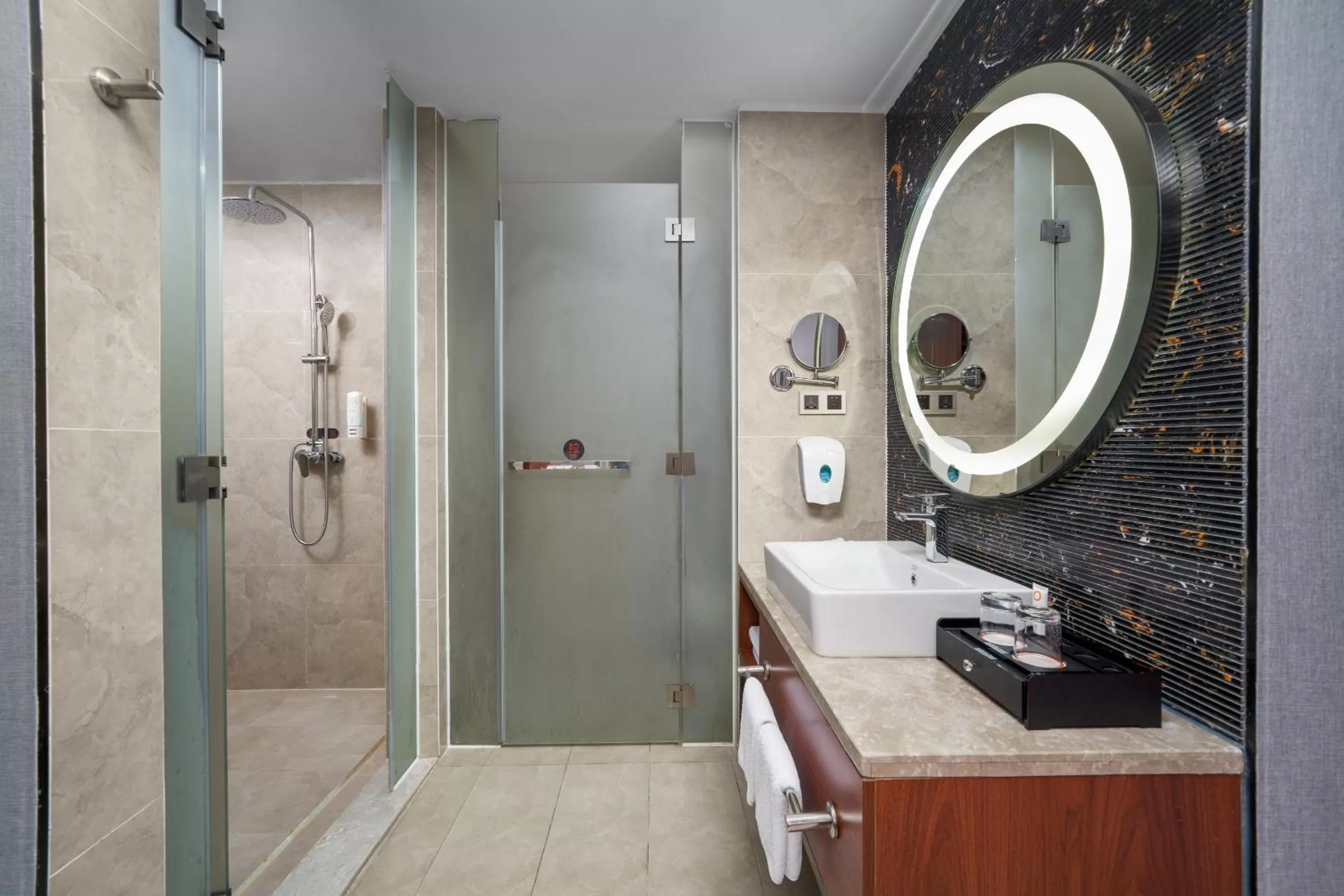 Shower in Ausotel Smart Baiyun International Airport T2