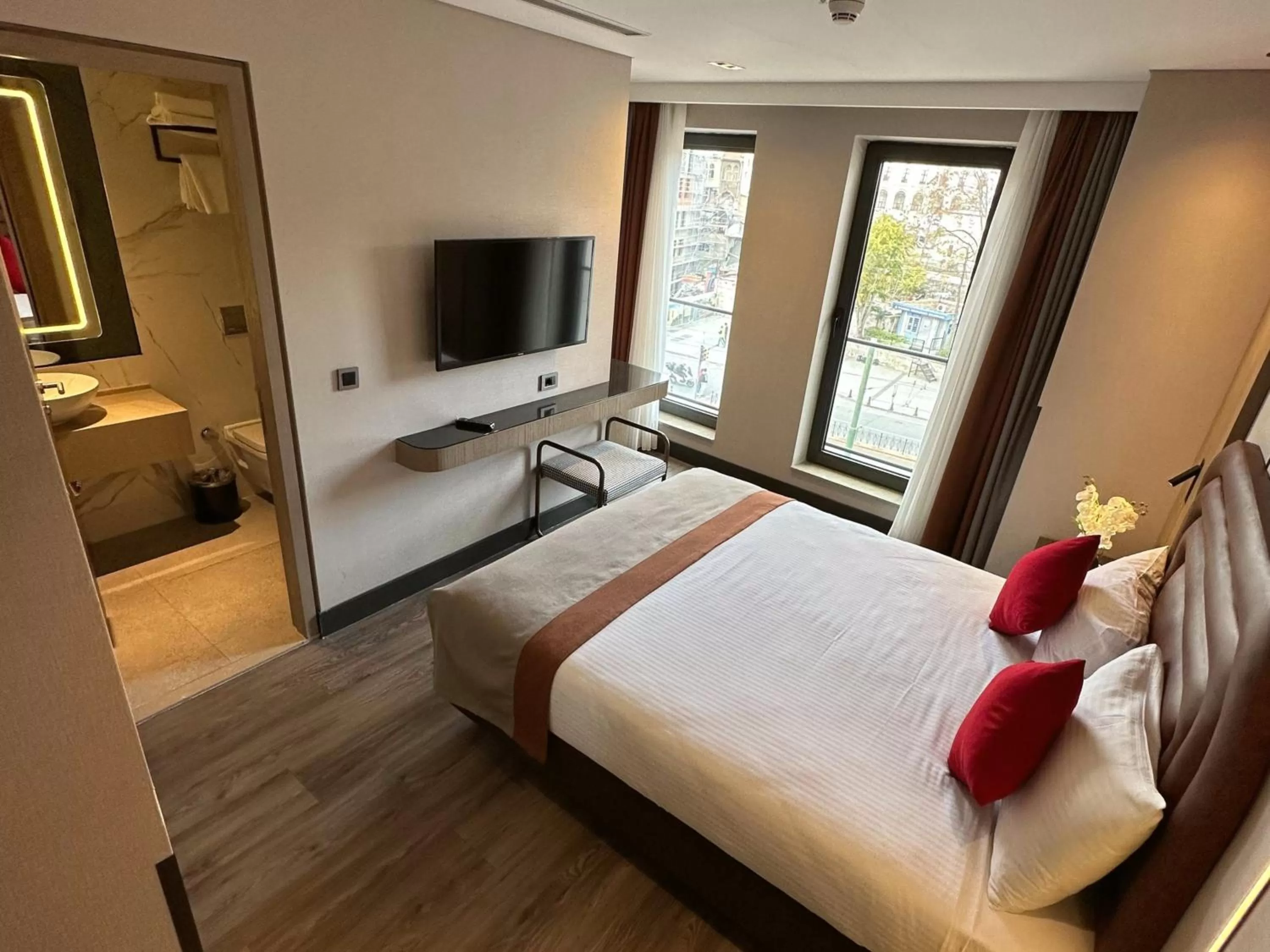 Bed in Edition Old City Hotel