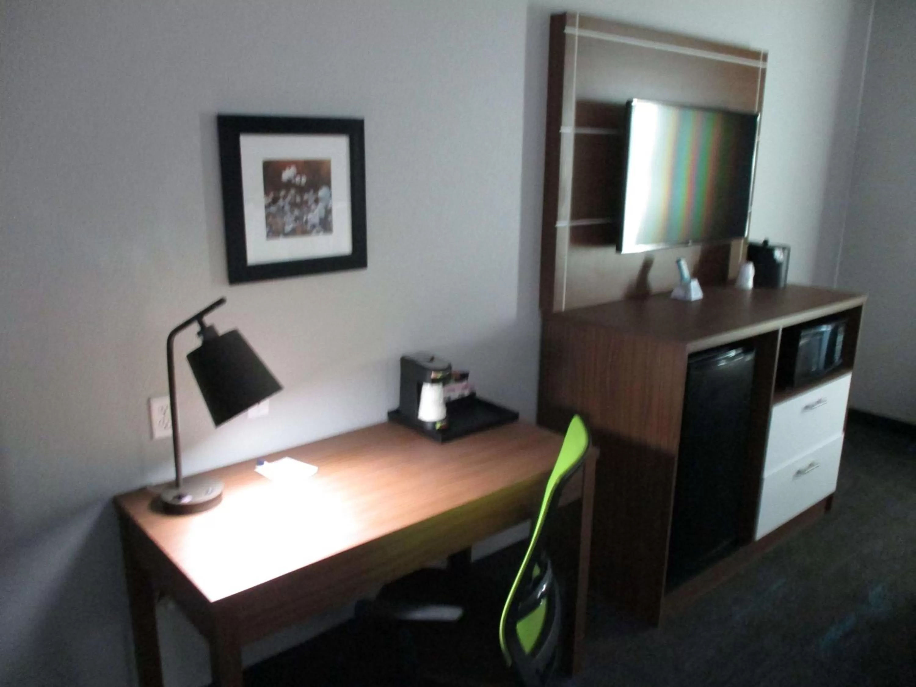 King Room with Roll-In Shower - Disability Access in Best Western Plus Medical Center