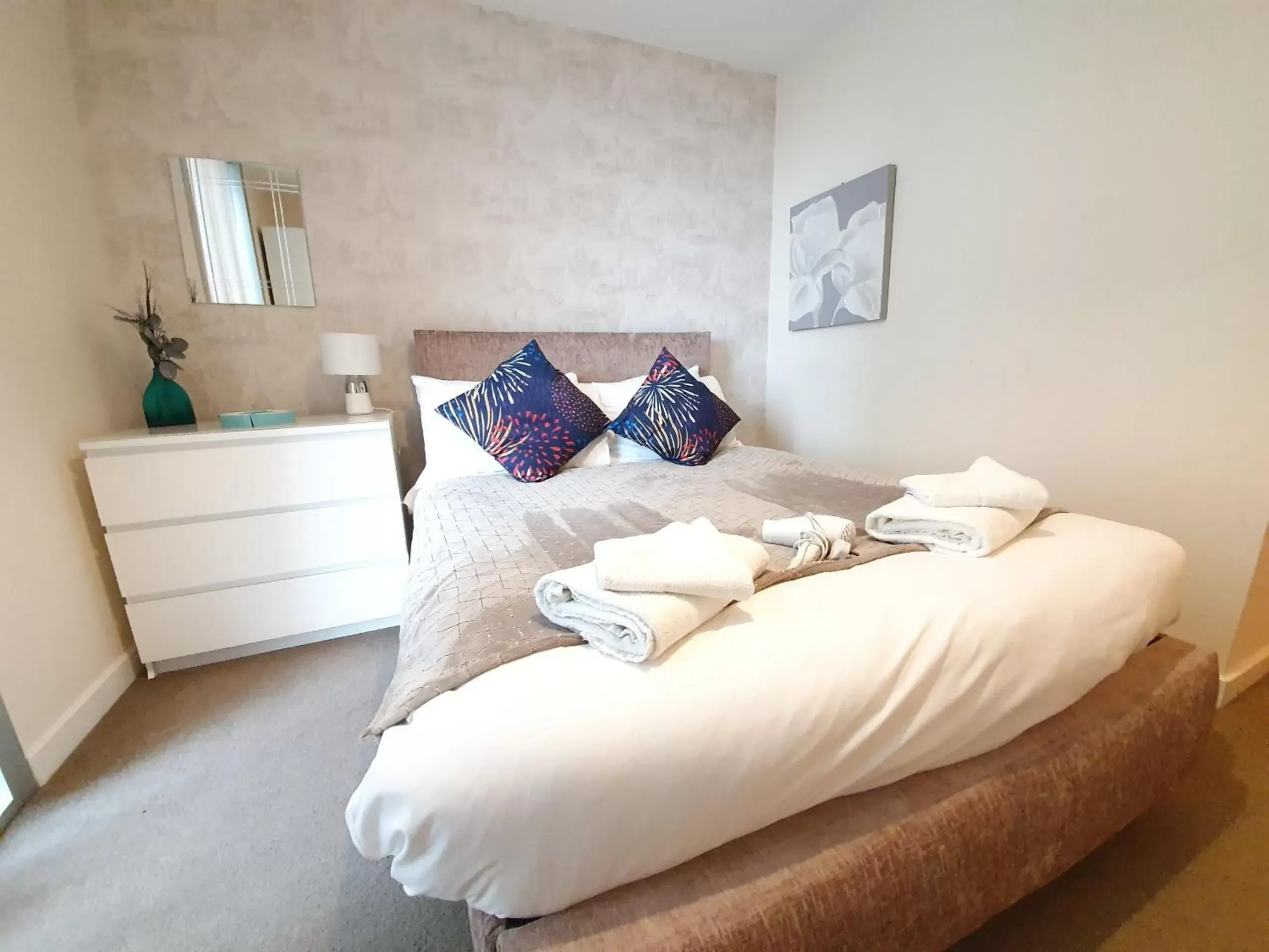 Bedroom, Bed in Dazzon Apartments - HUB - Central MK