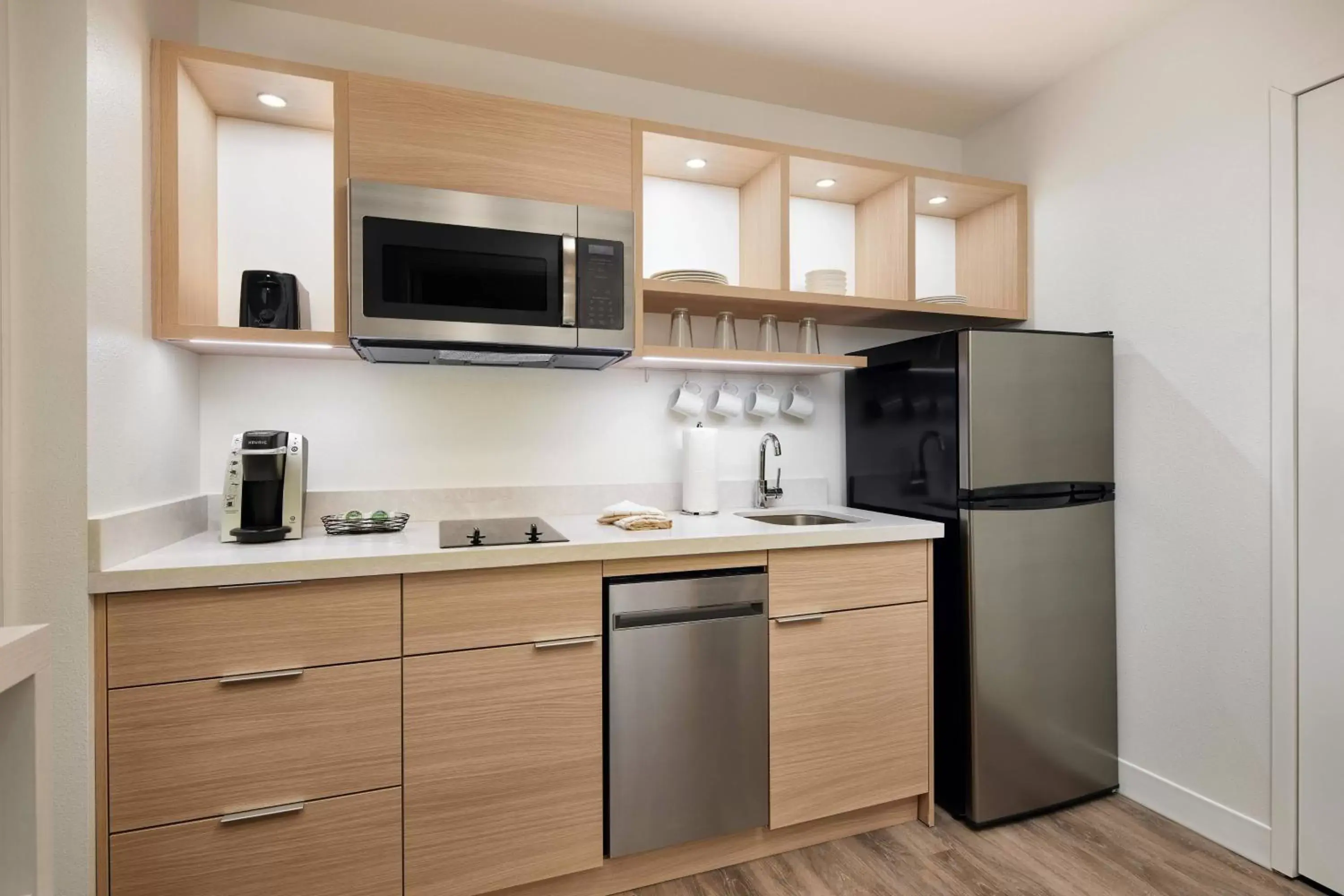 Kitchen or kitchenette, Kitchen/Kitchenette in TownePlace Suites by Marriott Tampa Casino Area