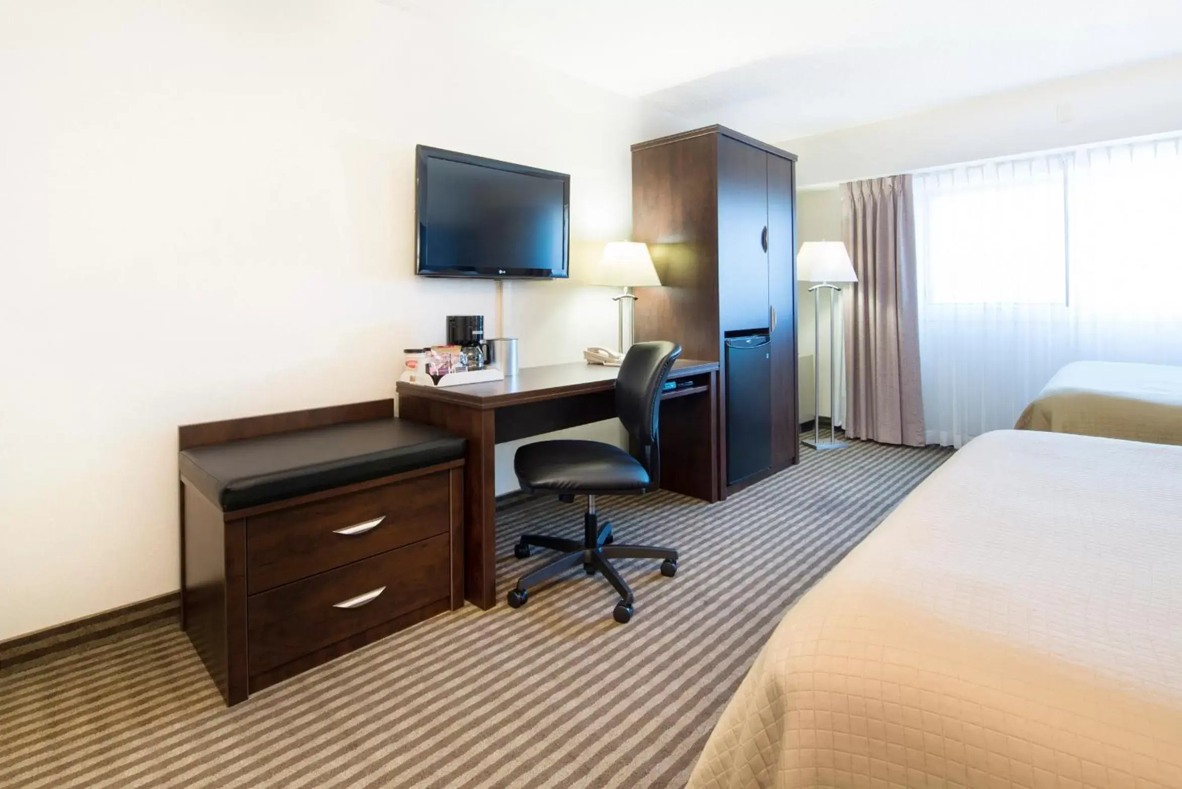 TV and multimedia, TV/Entertainment Center in Victoria Inn Hotel & Convention Centre Brandon