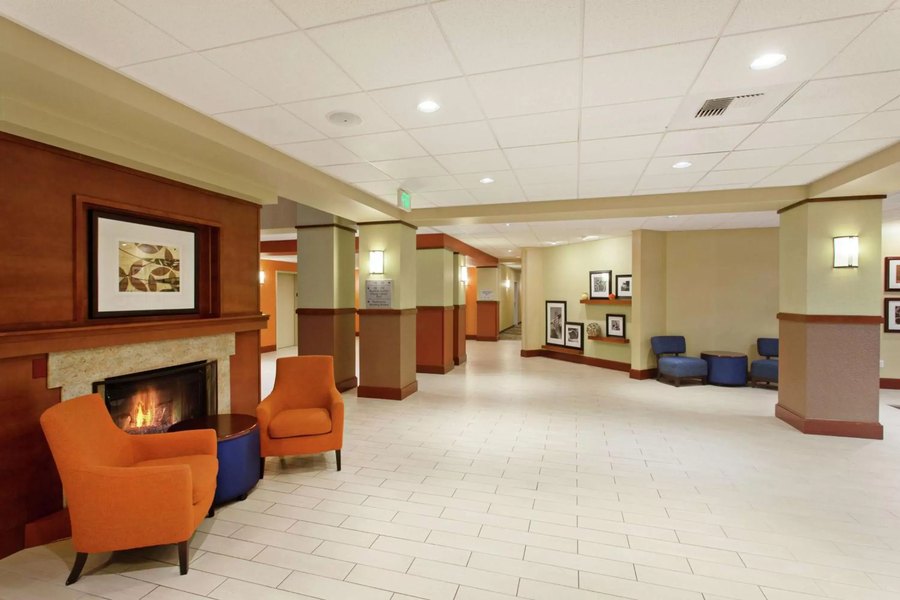 Lobby or reception, Lobby/Reception in Hampton Inn and Suites Seattle - Airport / 28th Avenue