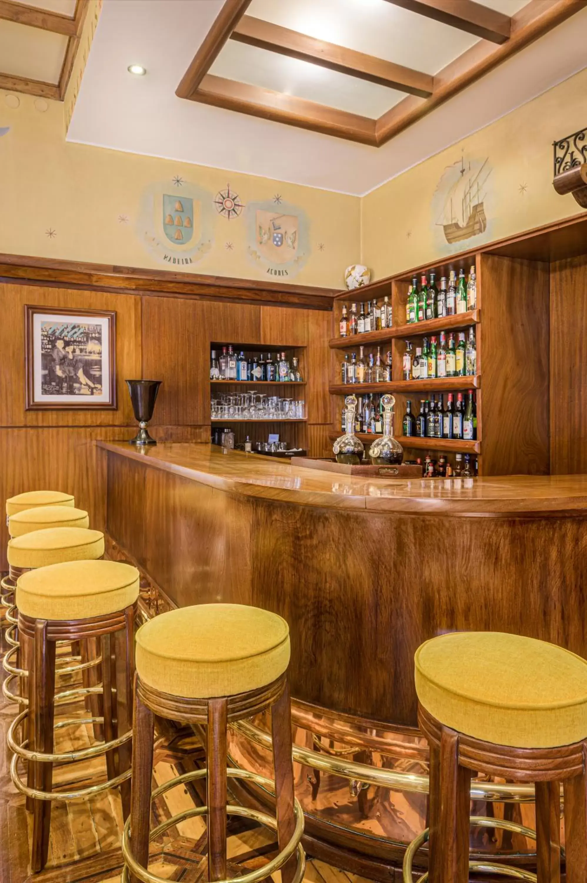 Lounge or bar, Lounge/Bar in Hotel Britania Art Deco - Lisbon Heritage Collection - Avenida