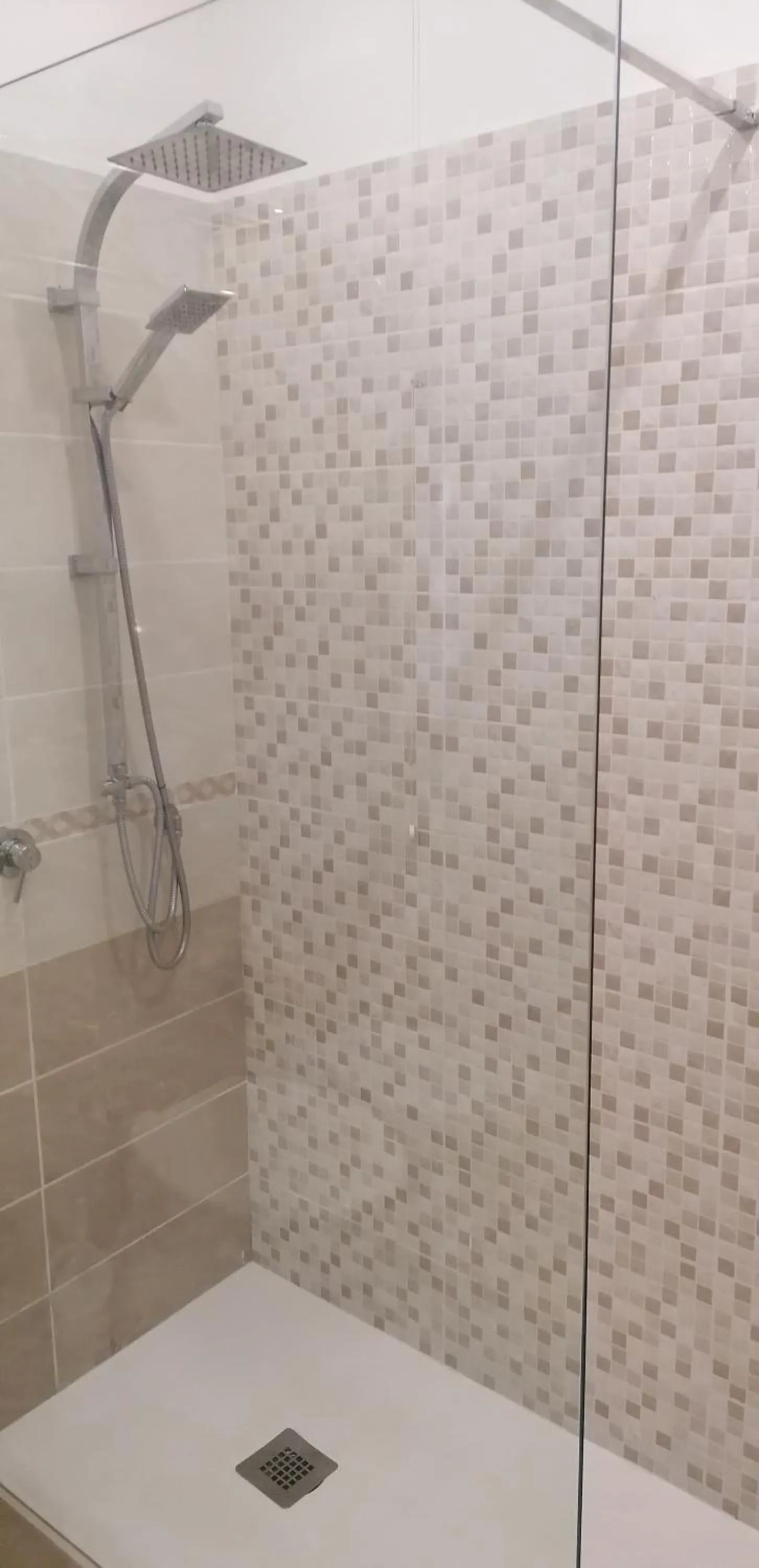 Shower in Hotel Boccascena