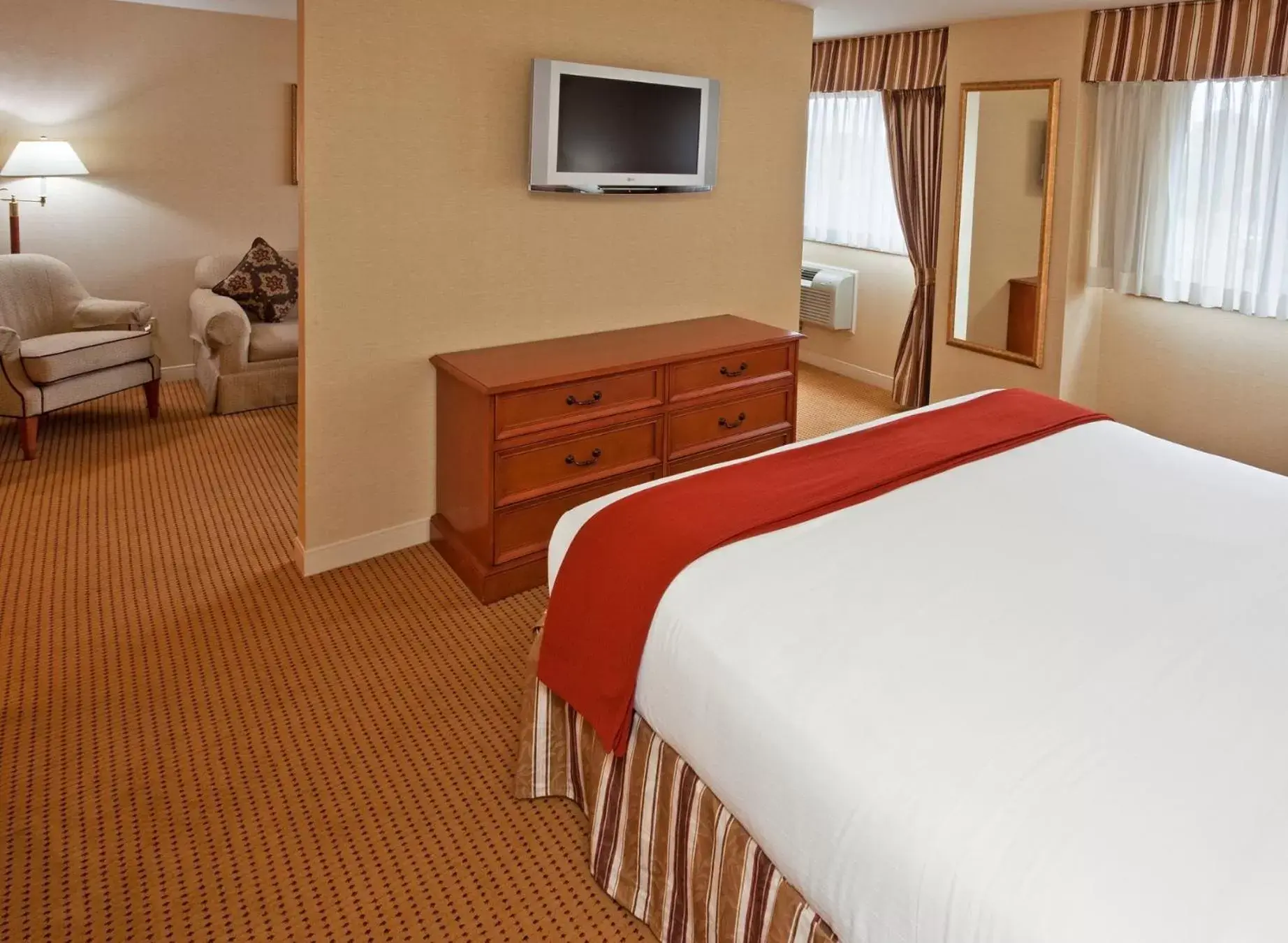 Bed in Rockville Centre Hotel