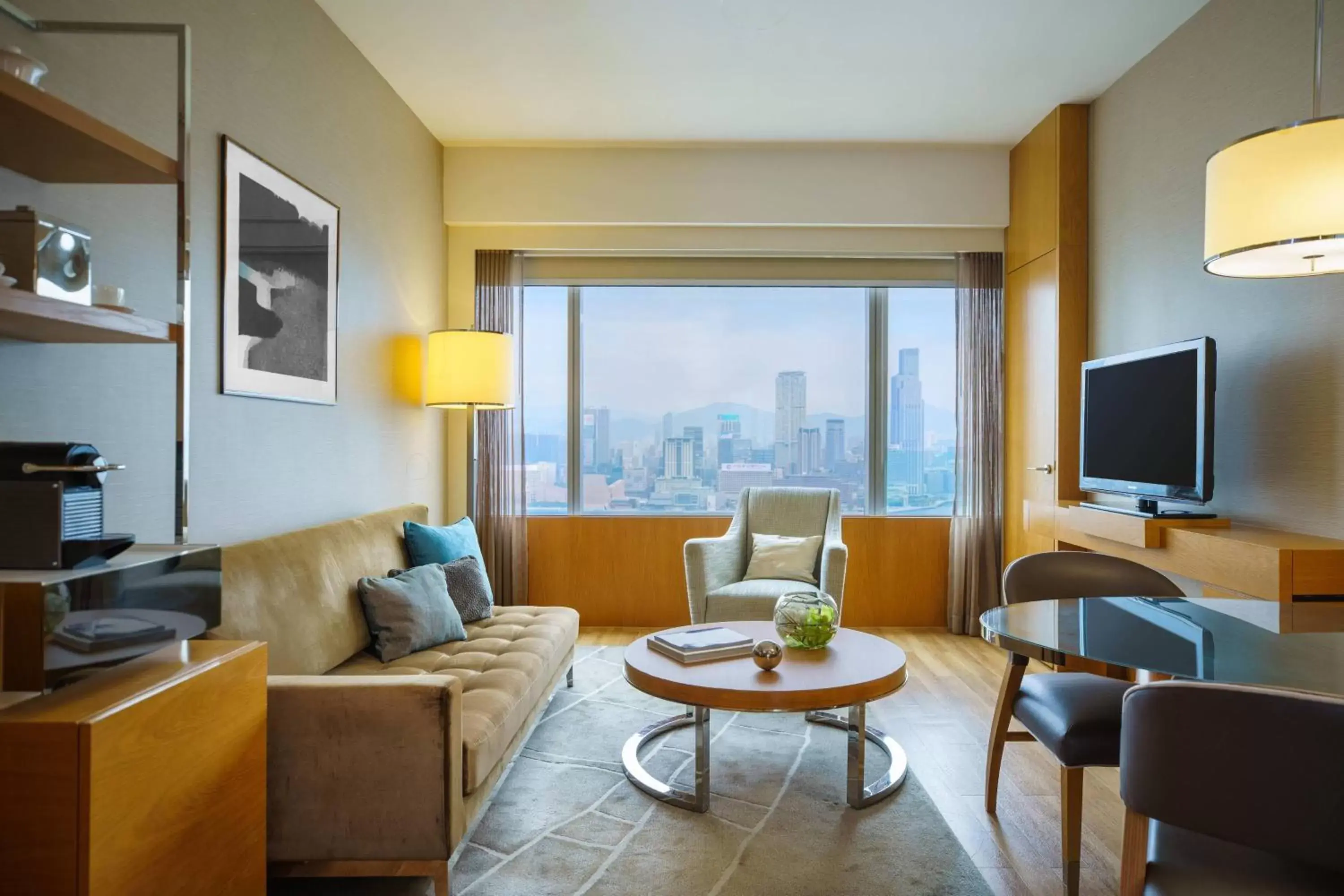 Living room, Seating Area in Renaissance Hong Kong Harbour View Hotel