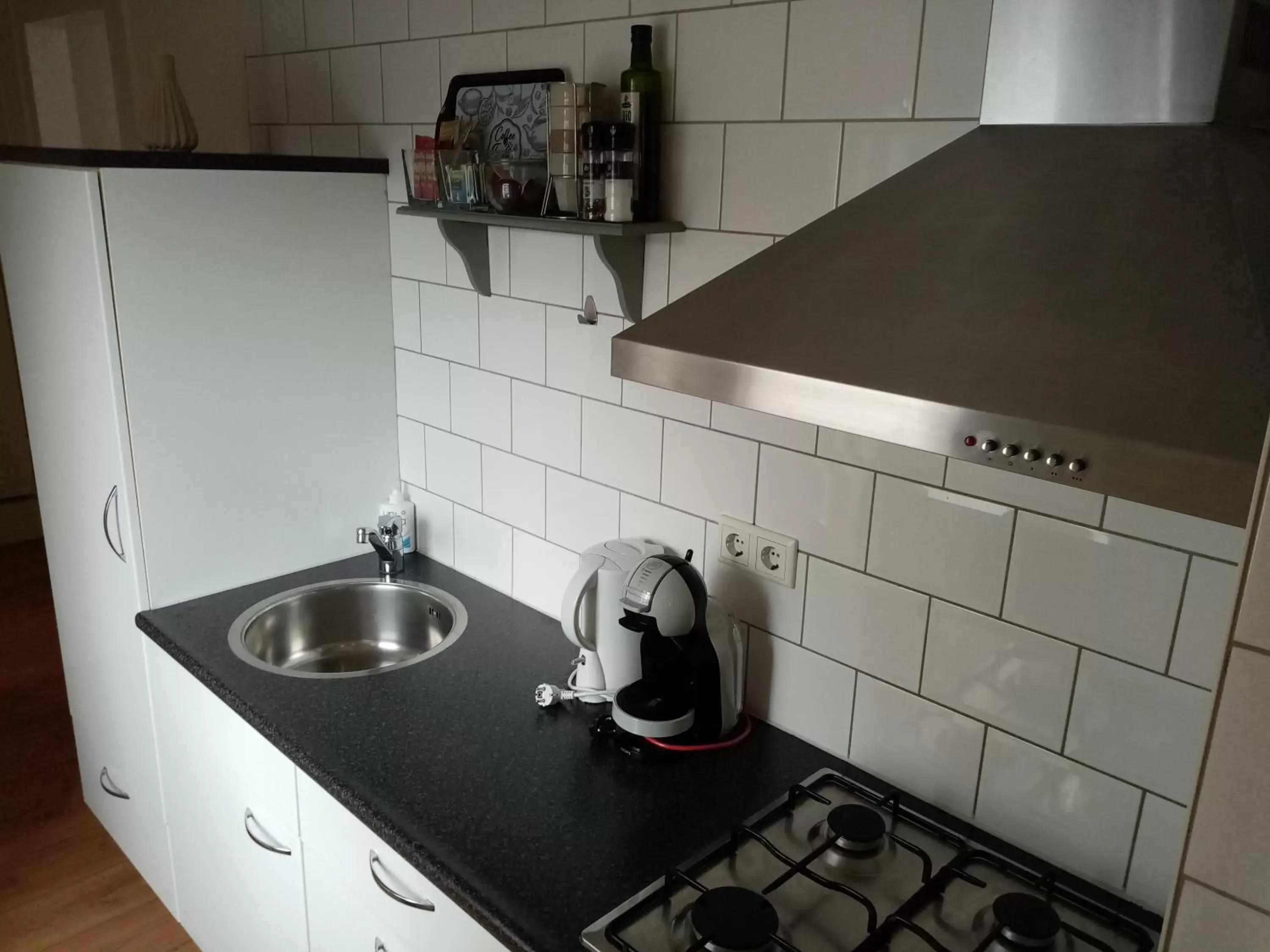 Kitchen or kitchenette, Kitchen/Kitchenette in Prins Appartementen