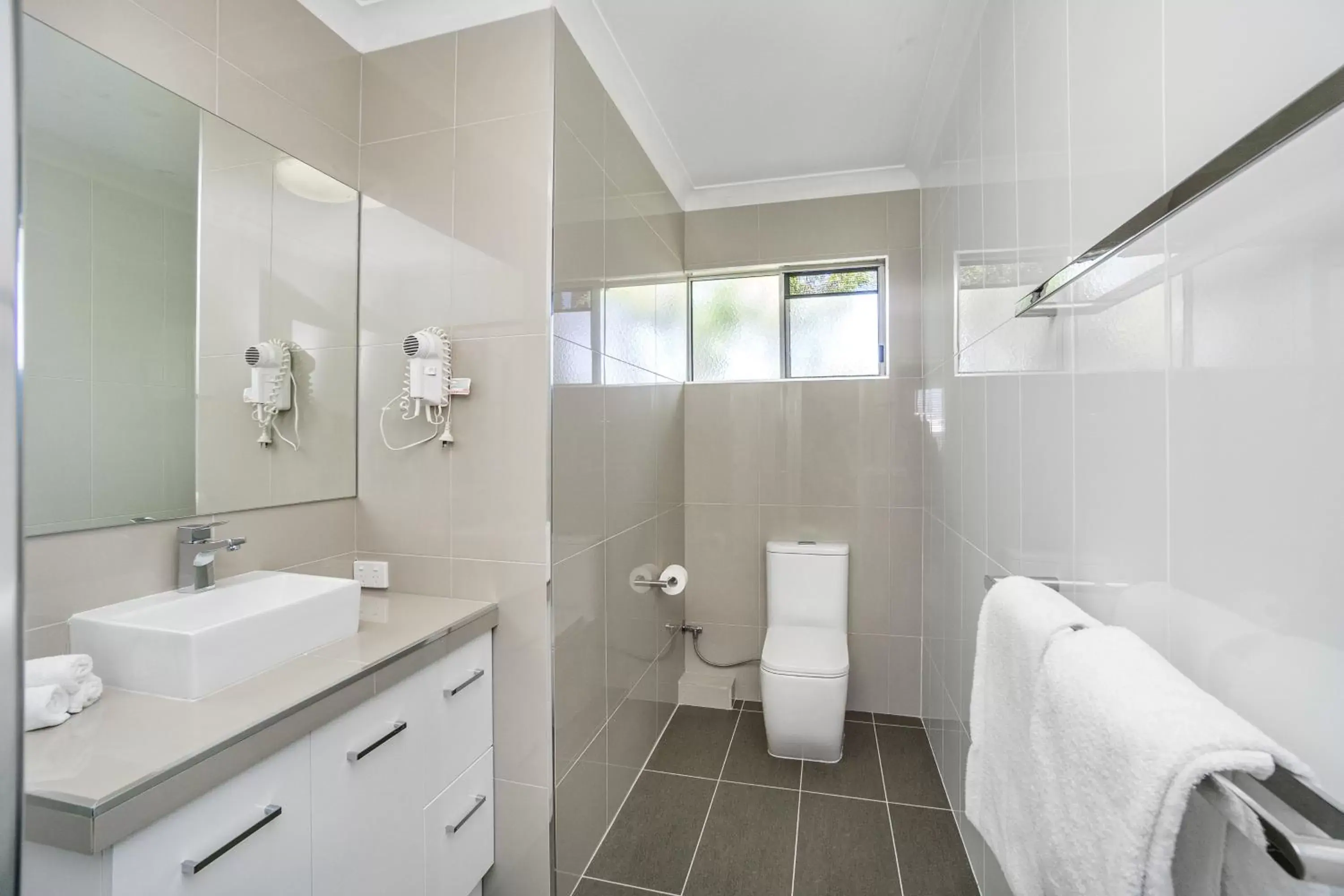 Bathroom in Best Western Kimba Lodge