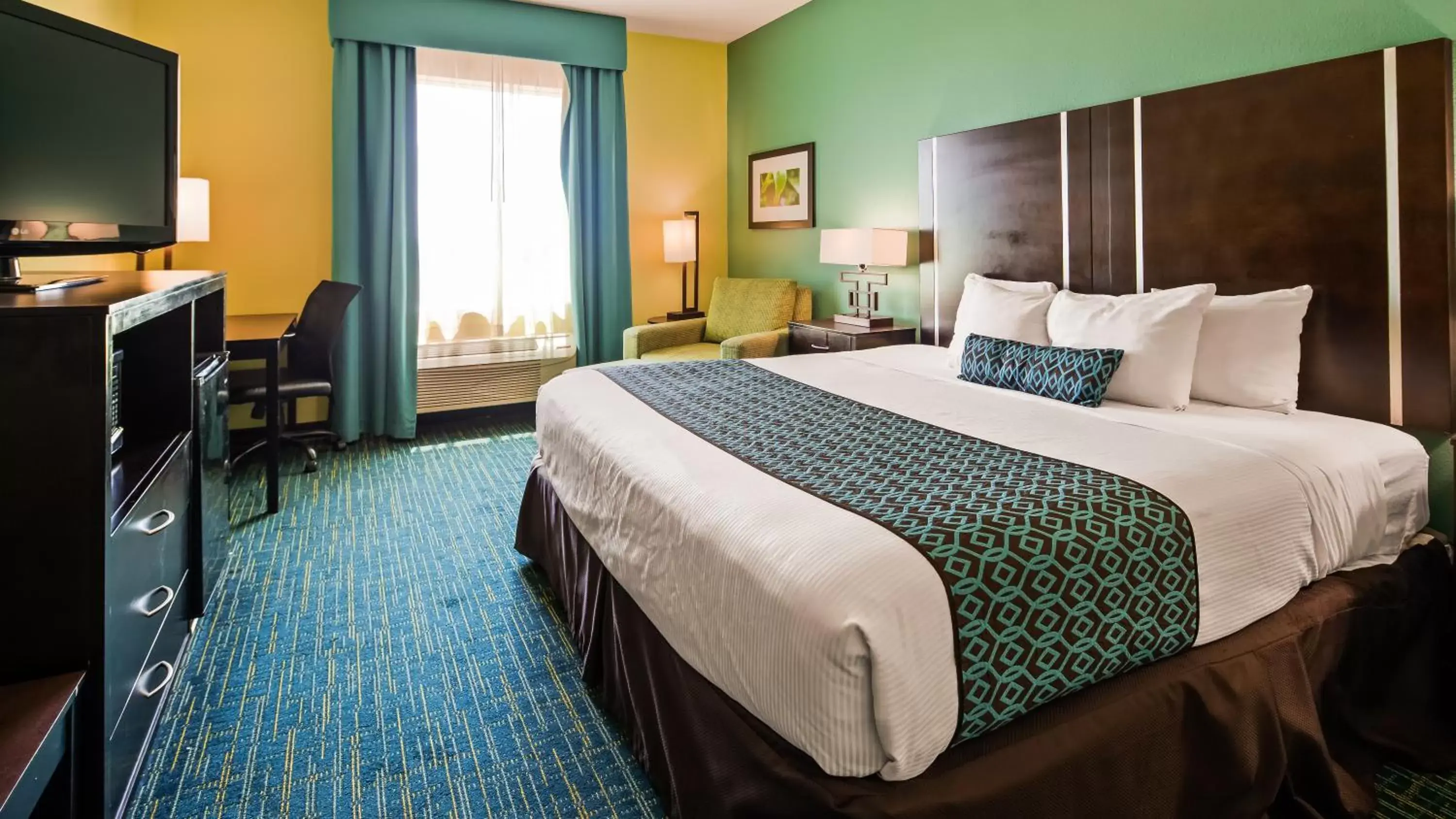 Bed in Best Western Plus Carrizo Springs Inn & Suites