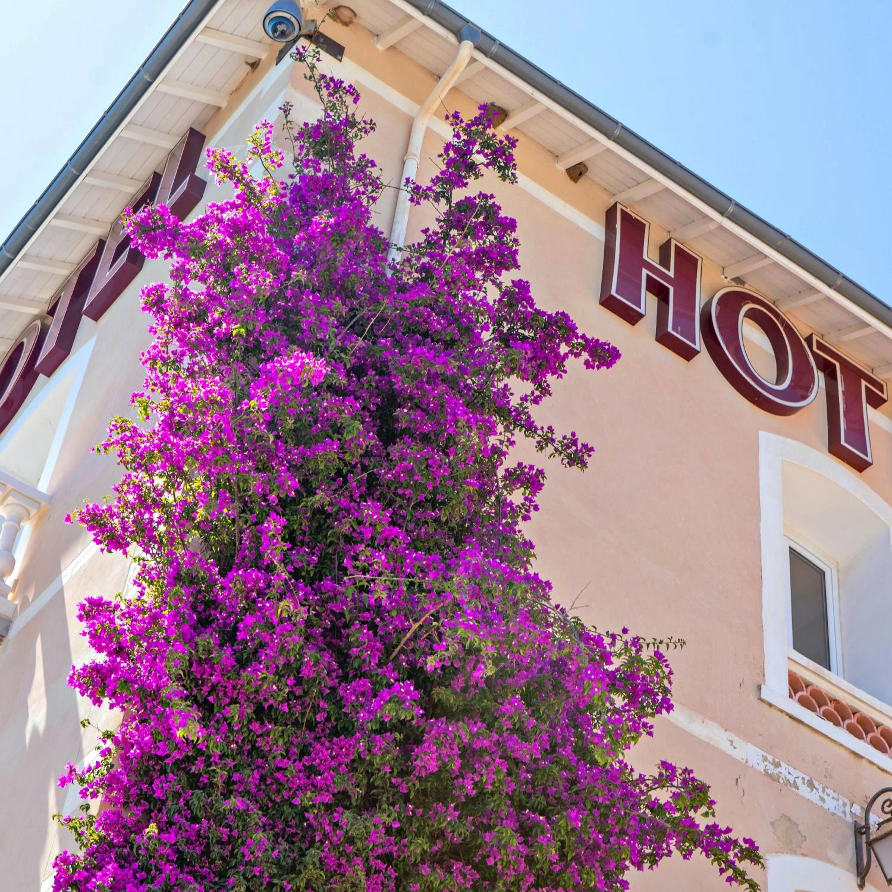 Property building in Le Château de Mei Lese