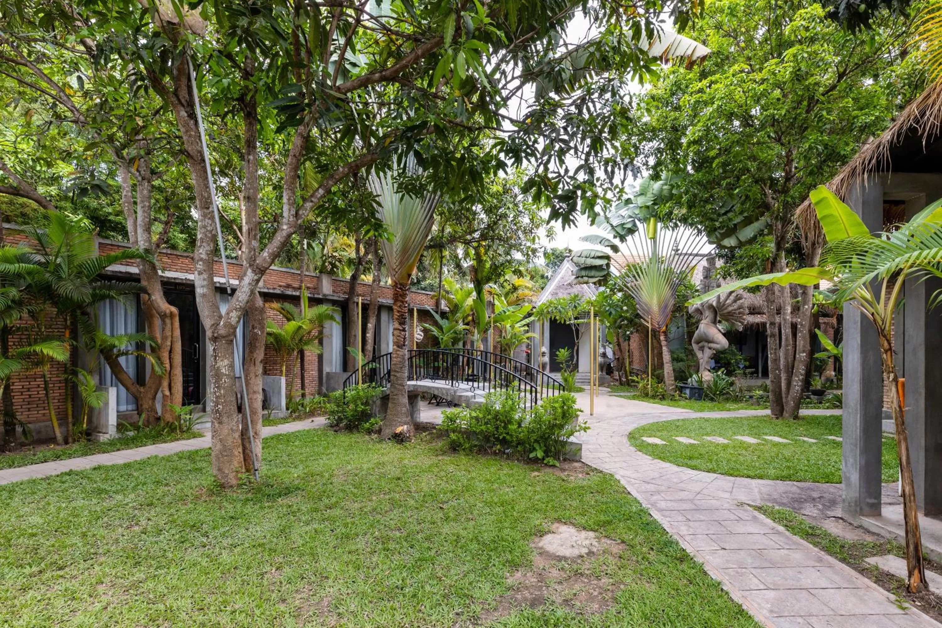 Game Room, Garden in Maison Gen Angkor