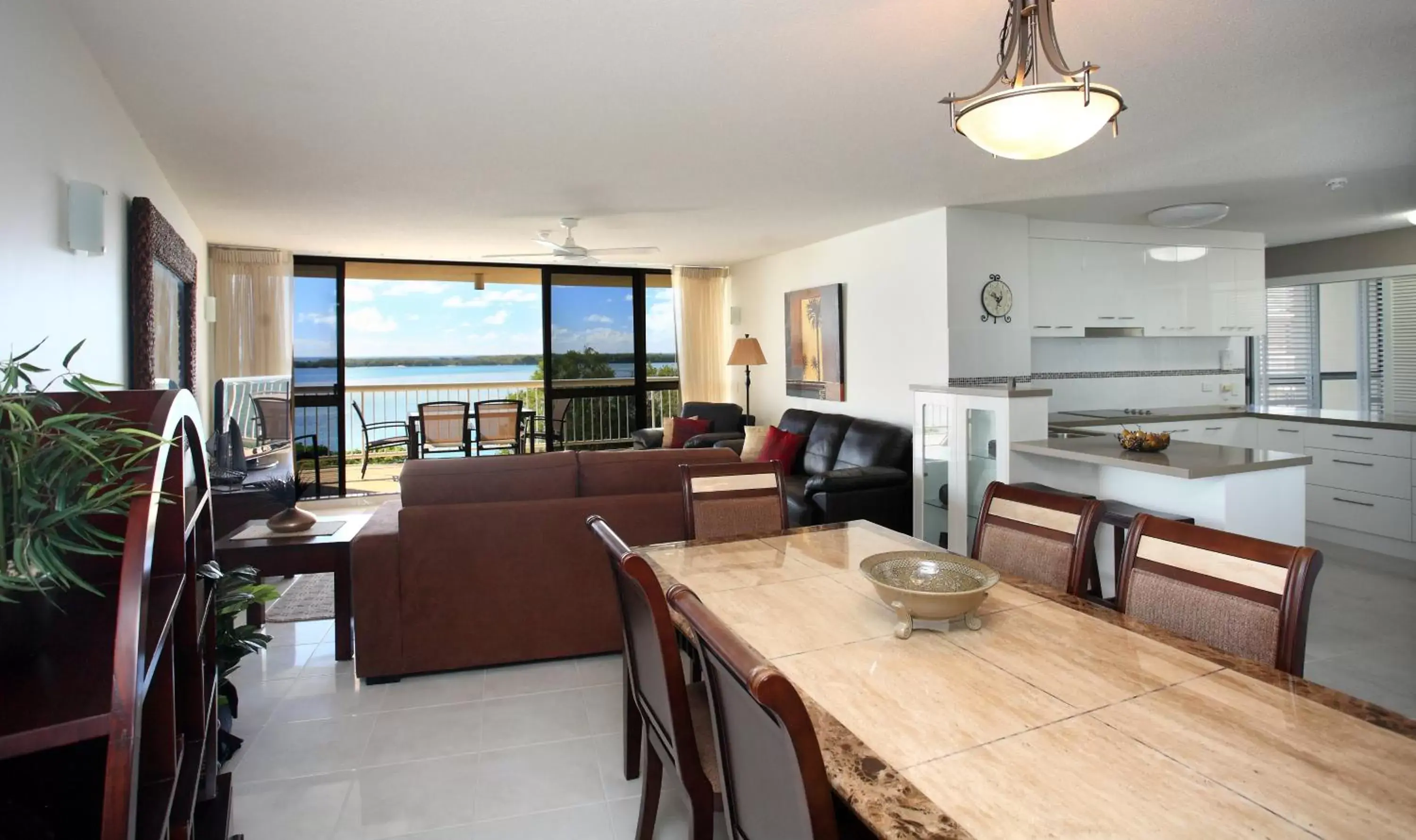 Balcony/Terrace, Dining Area in Gemini Resort