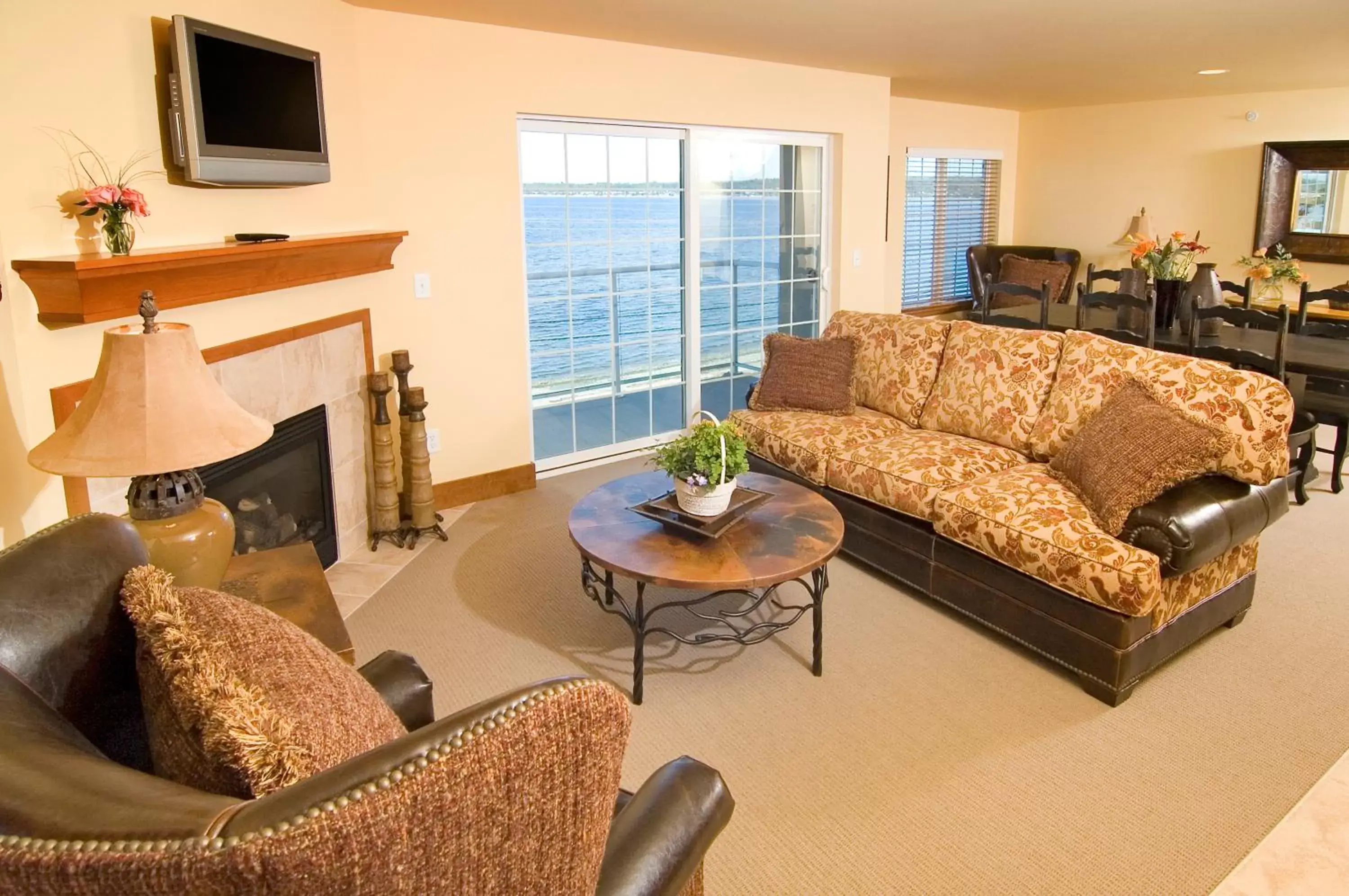 Seating Area in Raintree's Sandcastle, Birch Bay