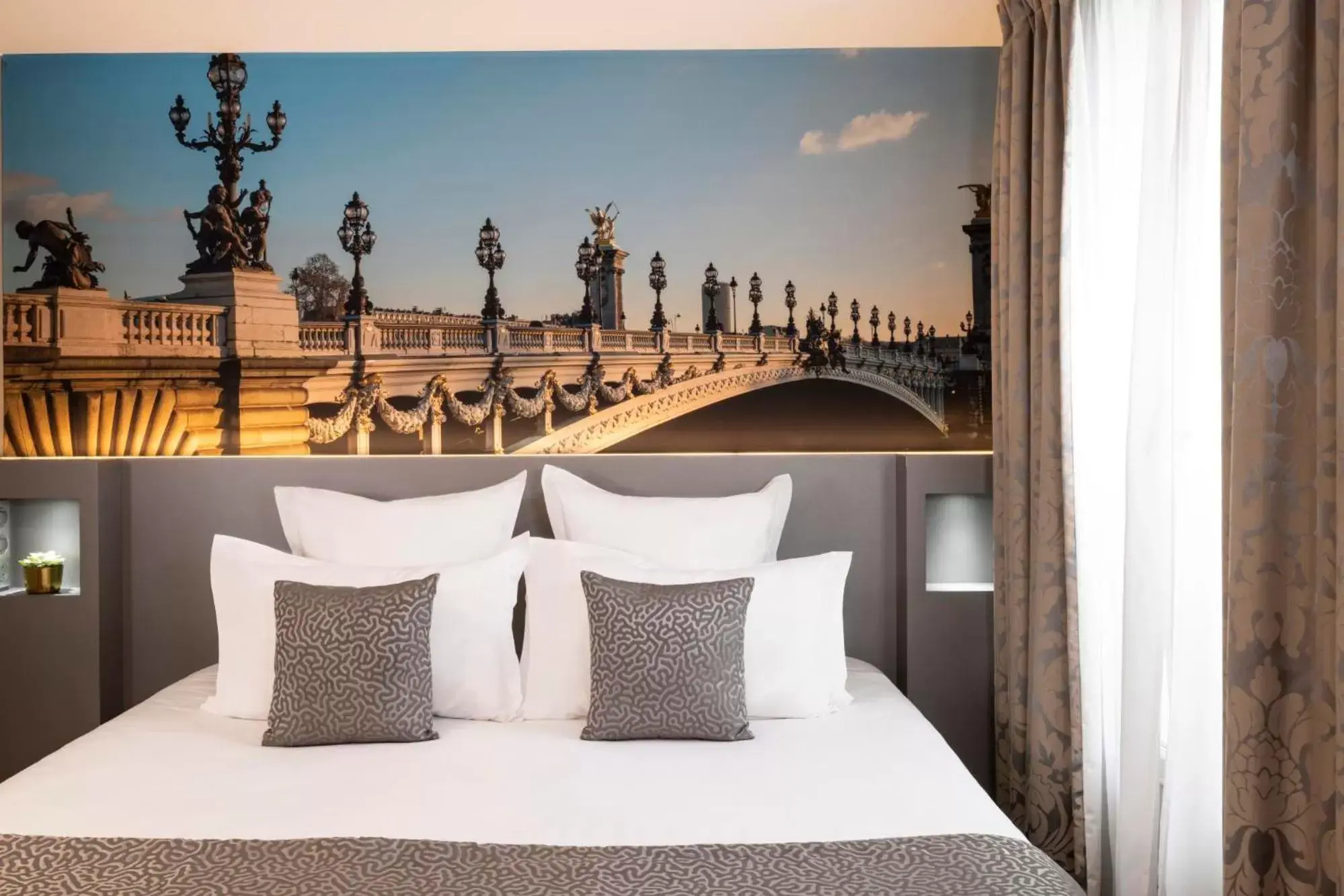 Bed in Dream Hôtel Opéra & Spa