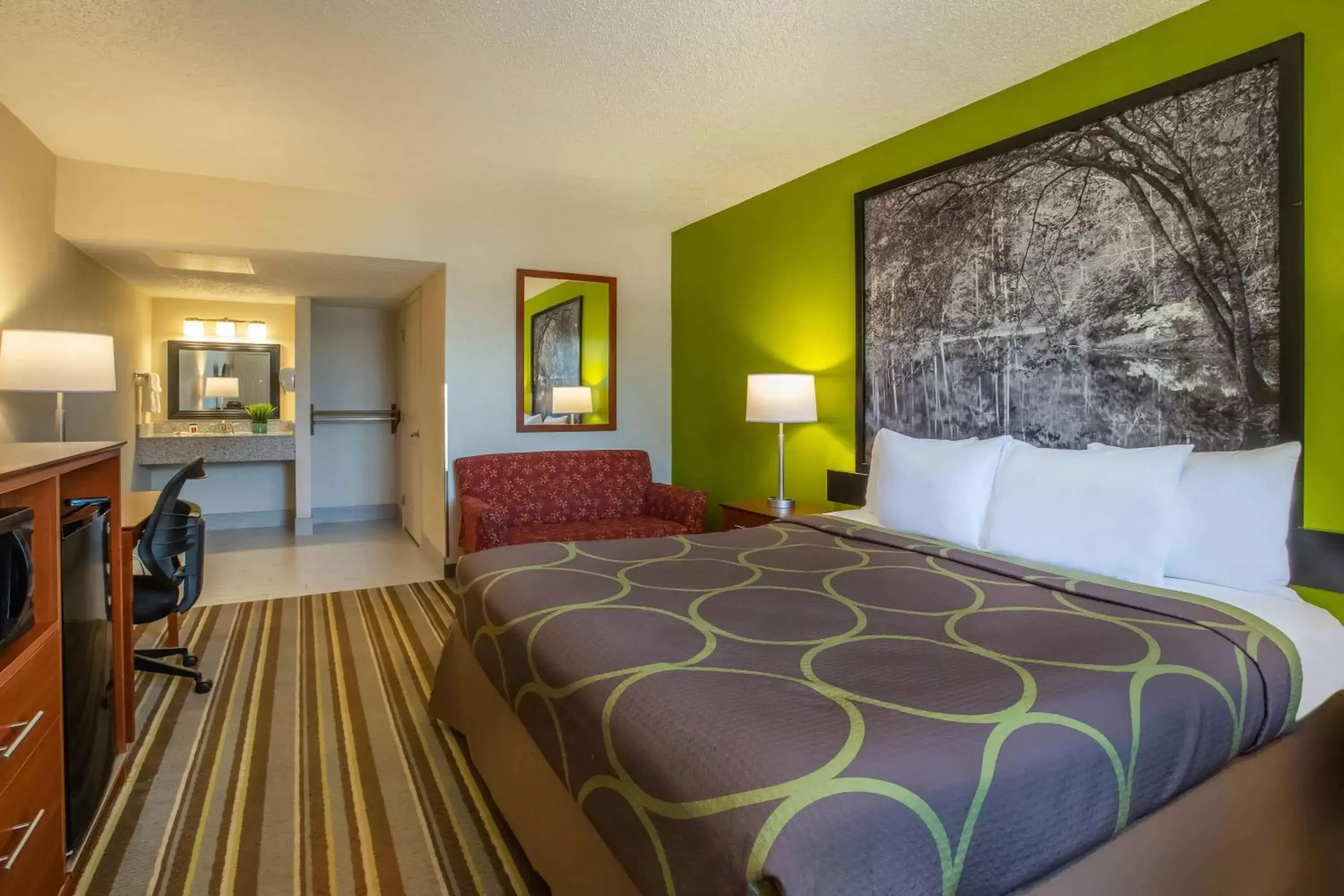 Photo of the whole room, Bed in Super 8 by Wyndham Lake City