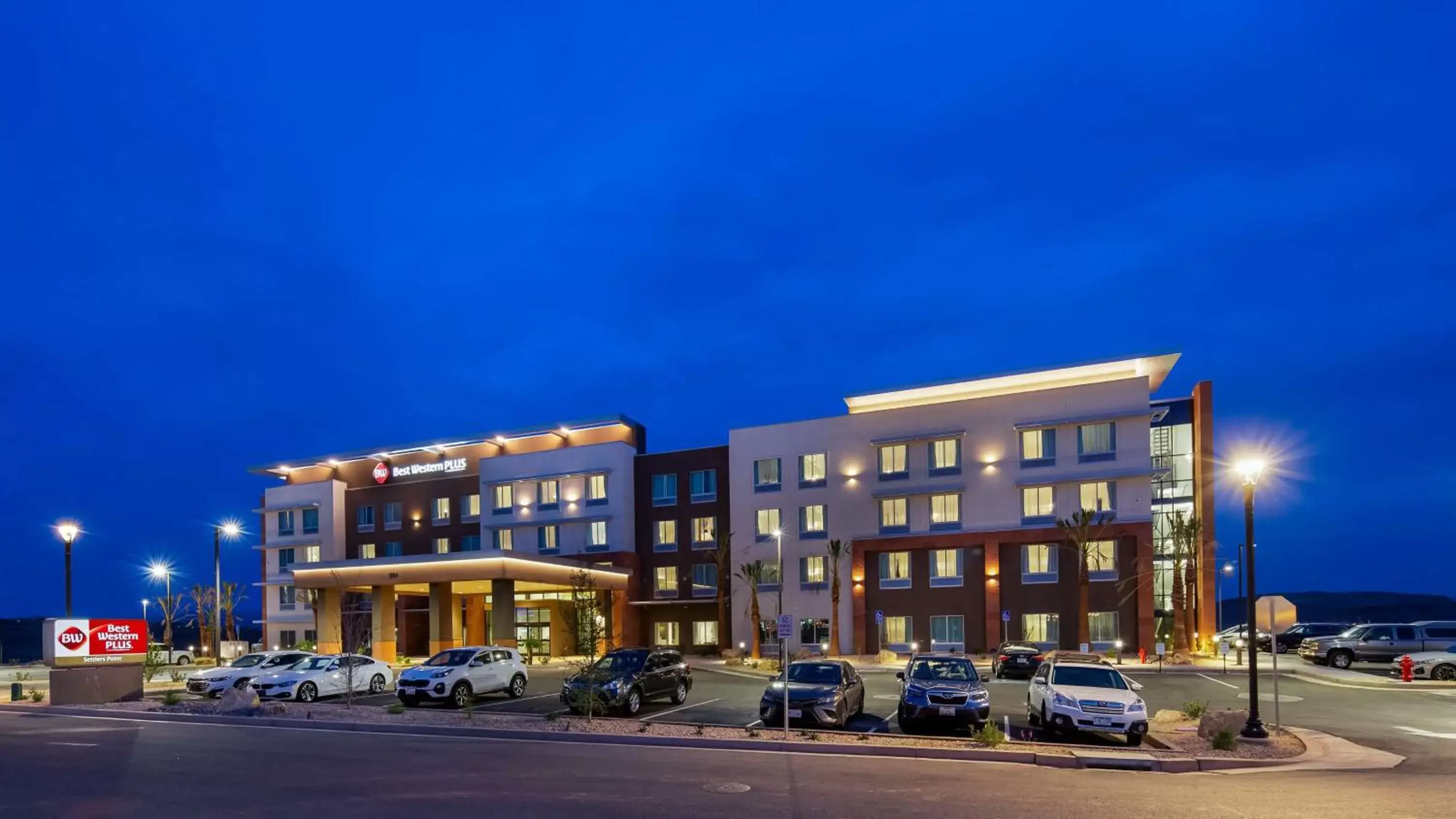 Property building in Best Western Plus Settlers Point Property building in Best Western Plus Settlers Point