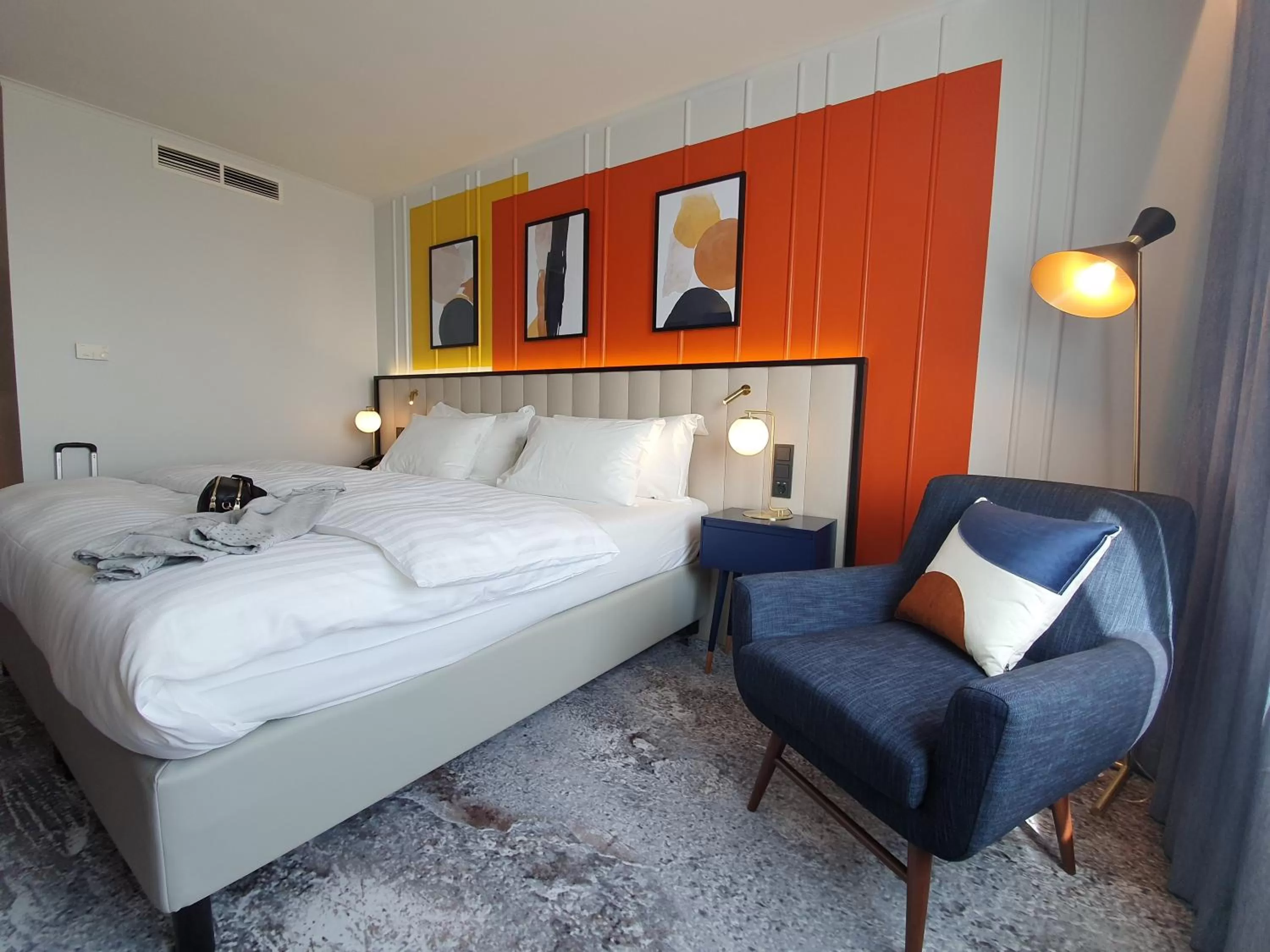 Photo of the whole room, Bed in voco Dusseldorf Seestern by IHG