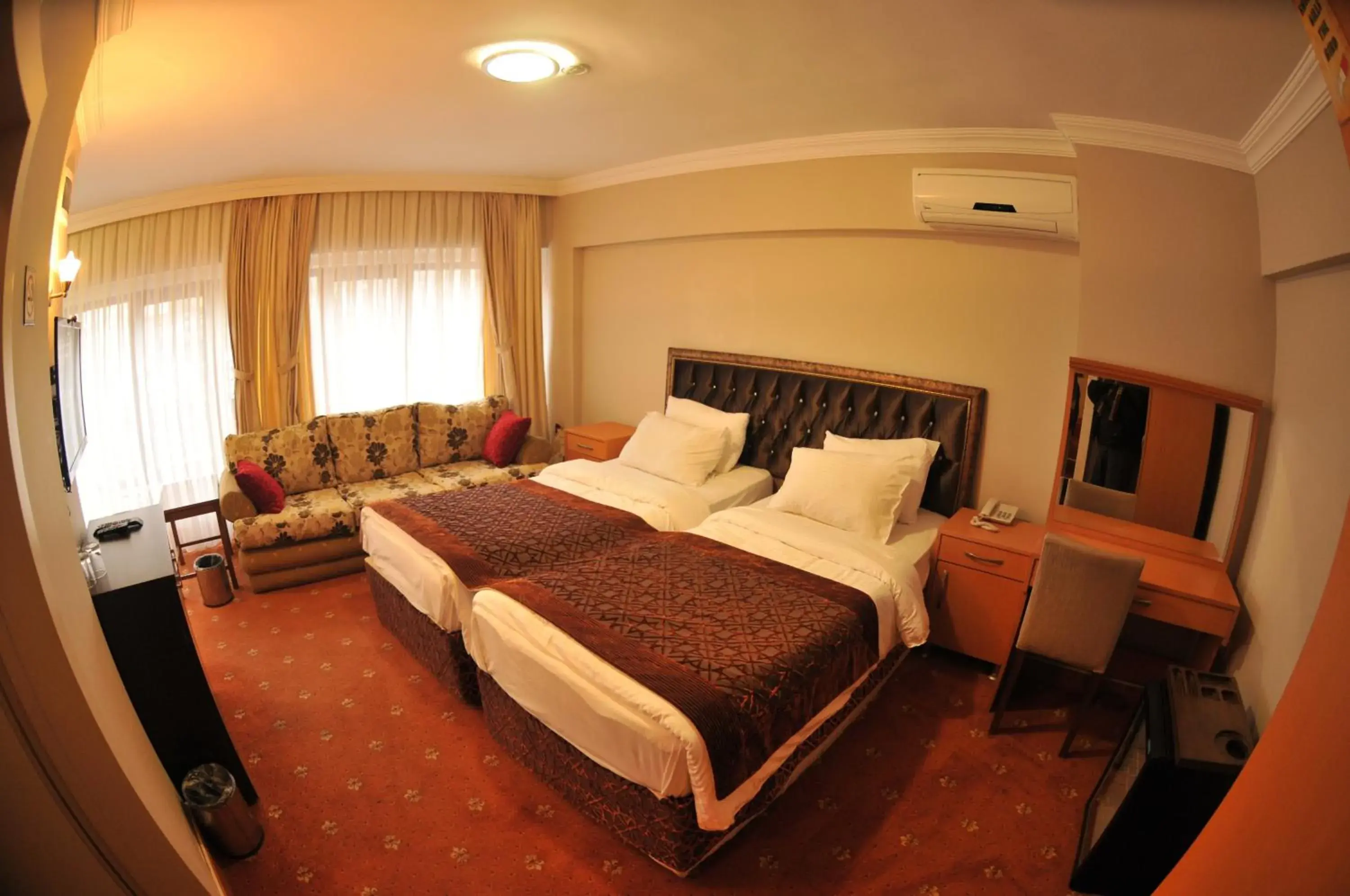 Twin Room in Palace Point Hotel