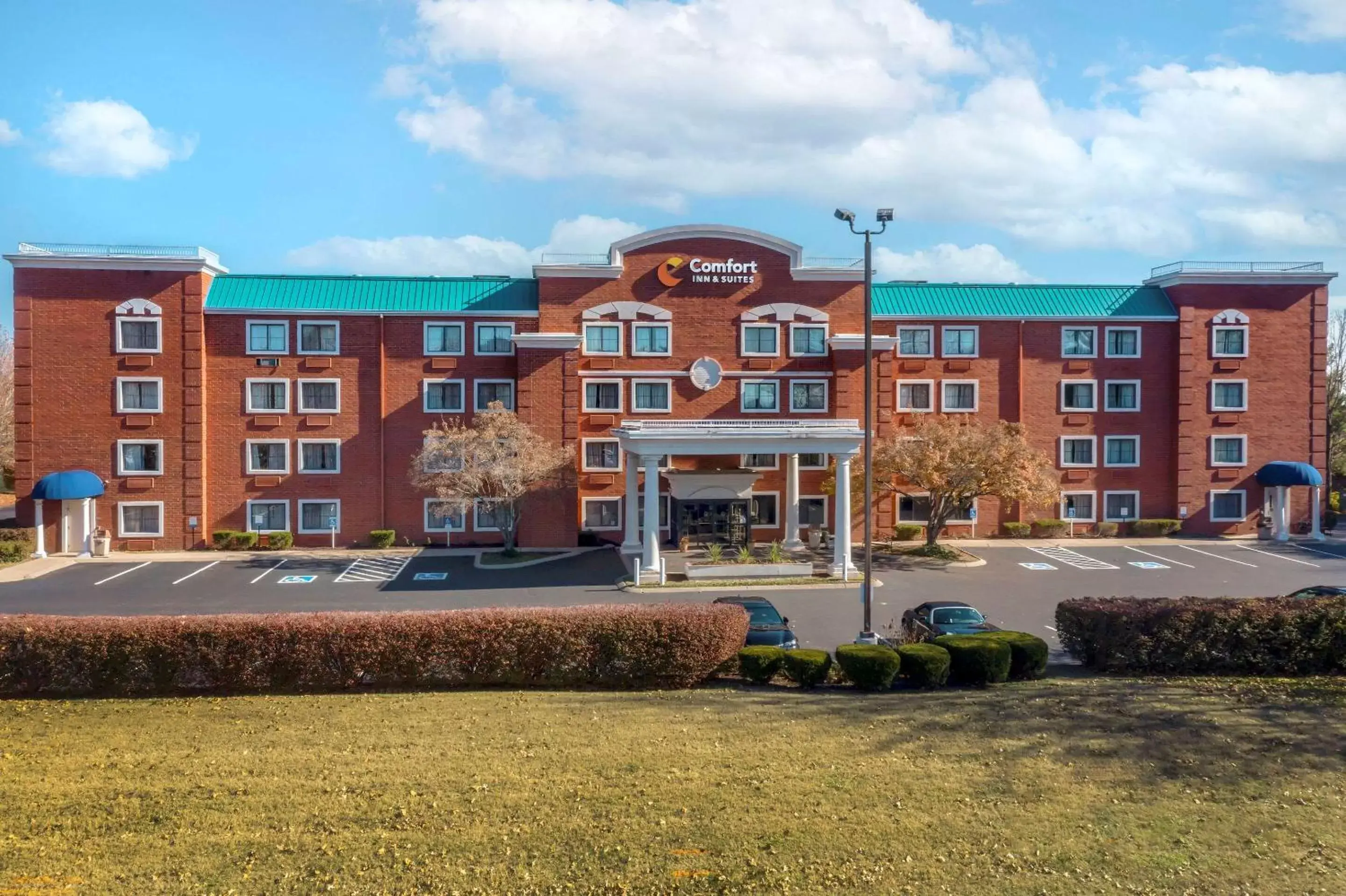 Property Building in Comfort Inn & Suites