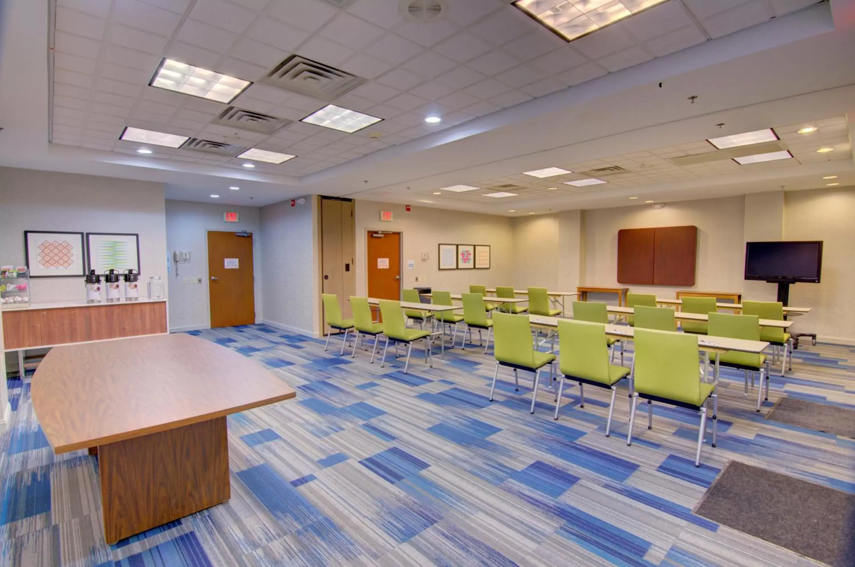 Meeting/conference room in Holiday Inn Express Blacksburg, an IHG Hotel