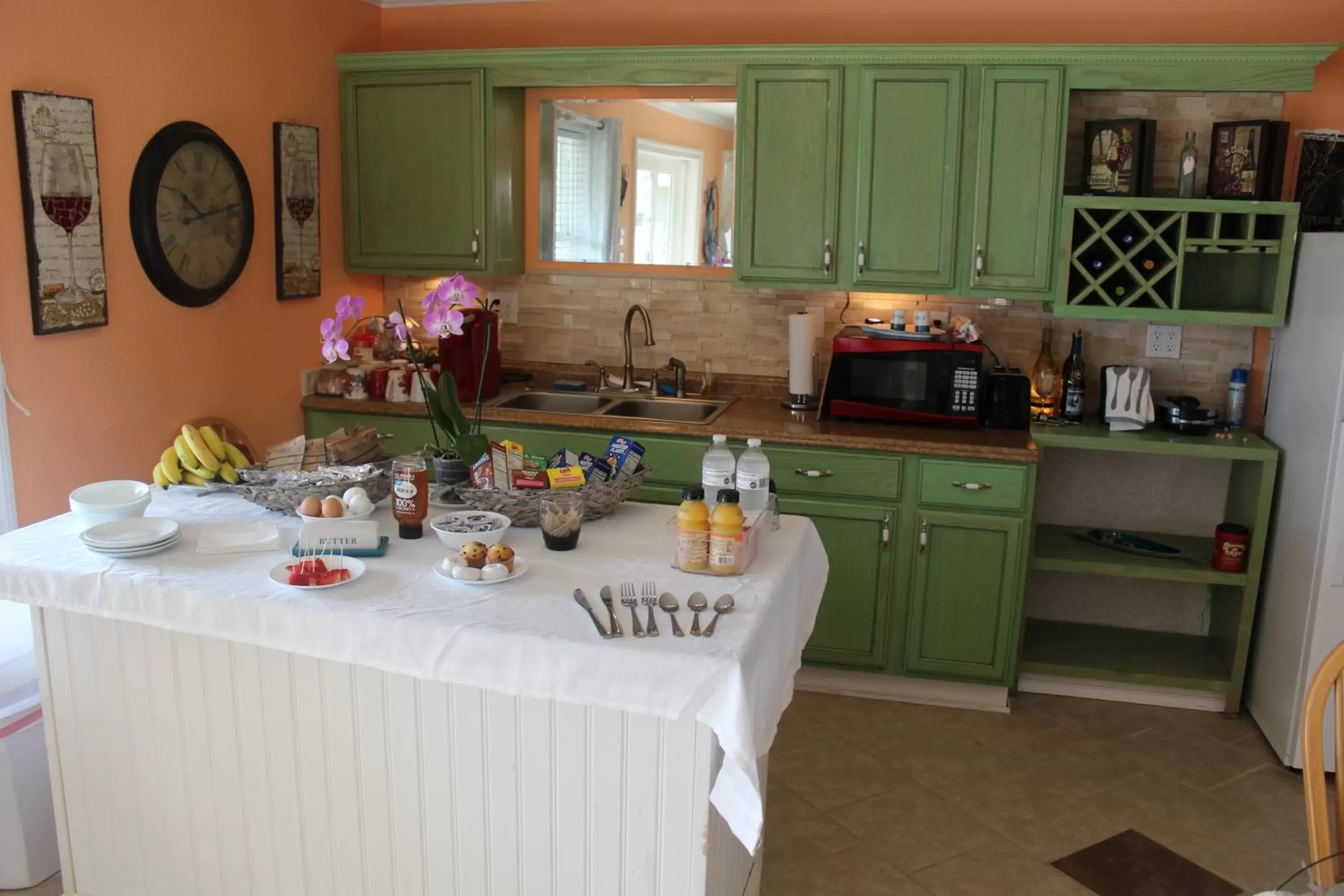 Communal kitchen, Kitchen/Kitchenette in Pierhouse Bed & Breakfast