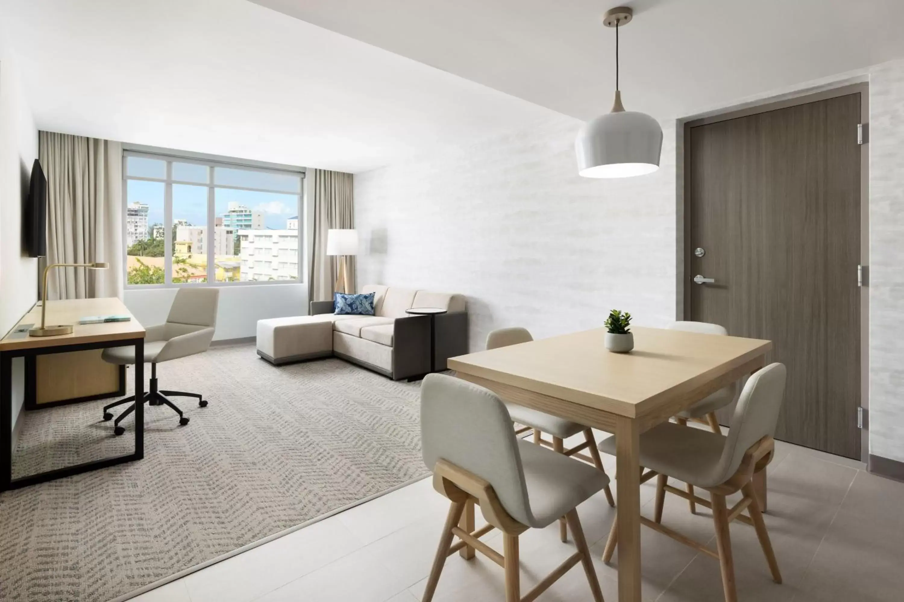 Photo of the whole room, Dining Area in Residence Inn by Marriott San Juan Isla Verde