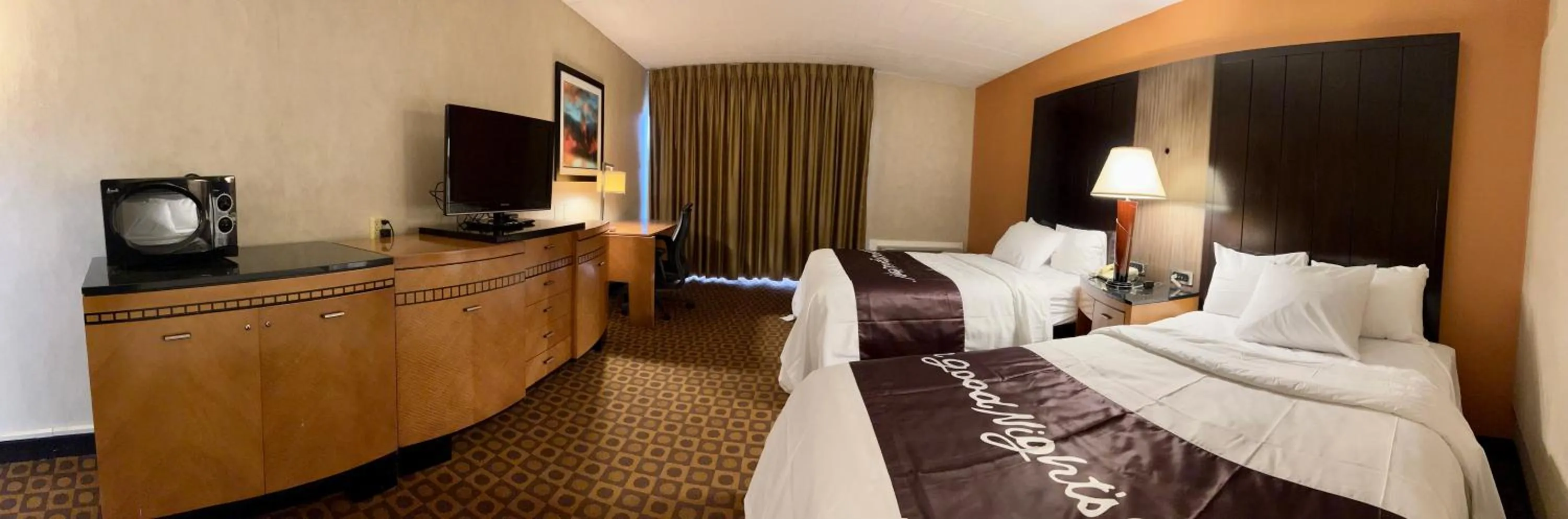 Photo of the whole room, Bed in Bradley Inn