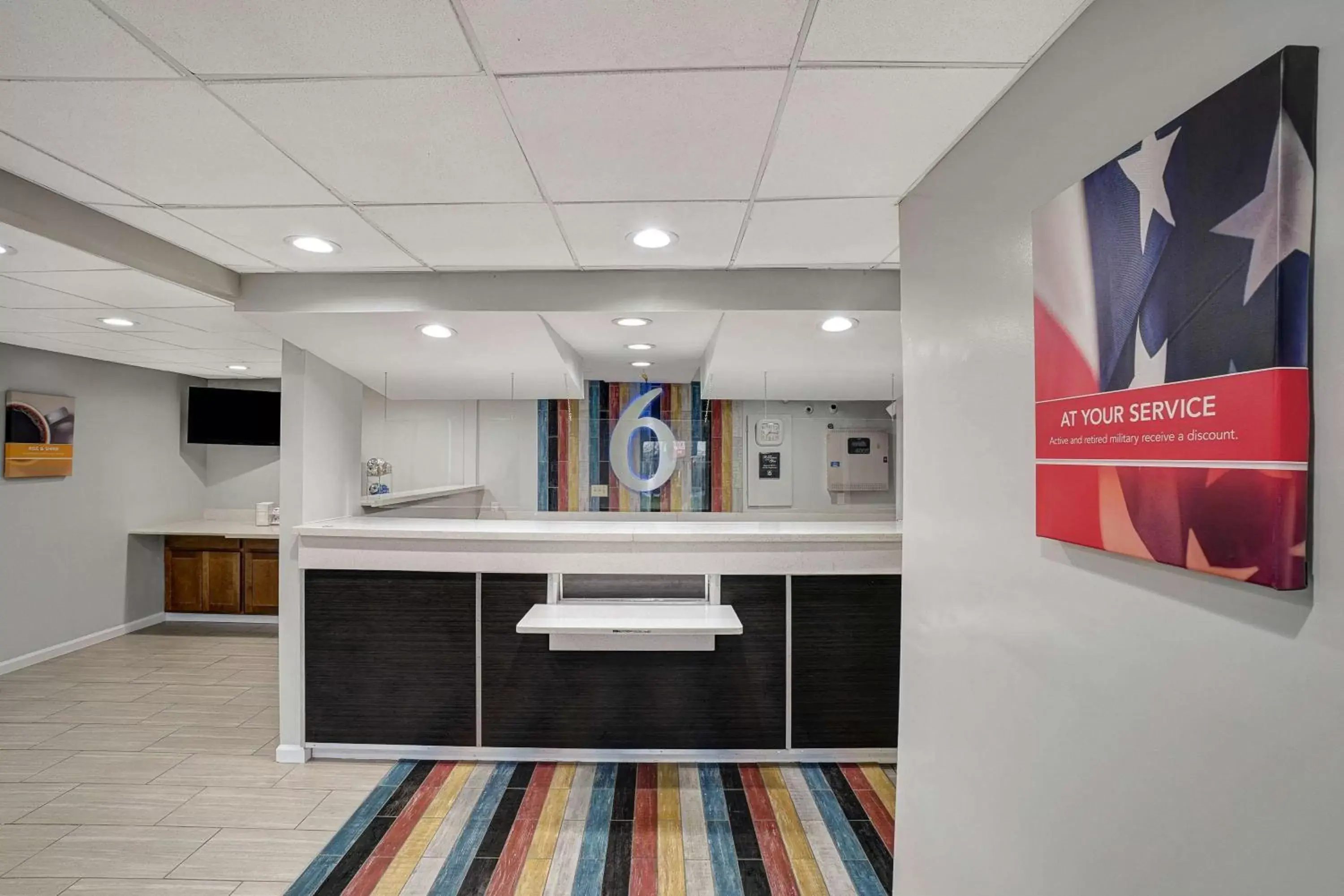 Lobby or reception in Motel 6 Carlisle, PA - Cumberland Valley